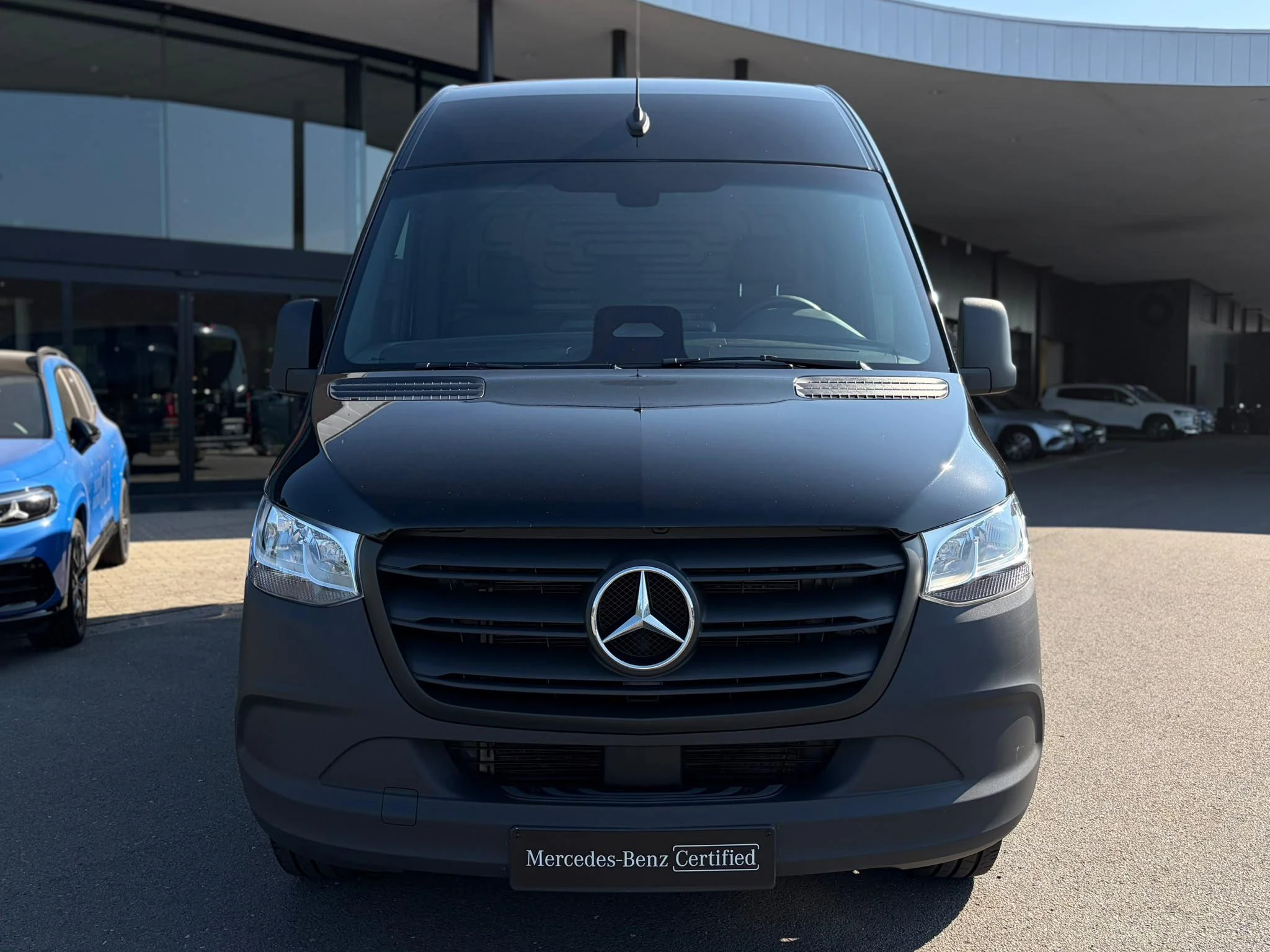 Mercedes-Benz-Sprinter-image-1