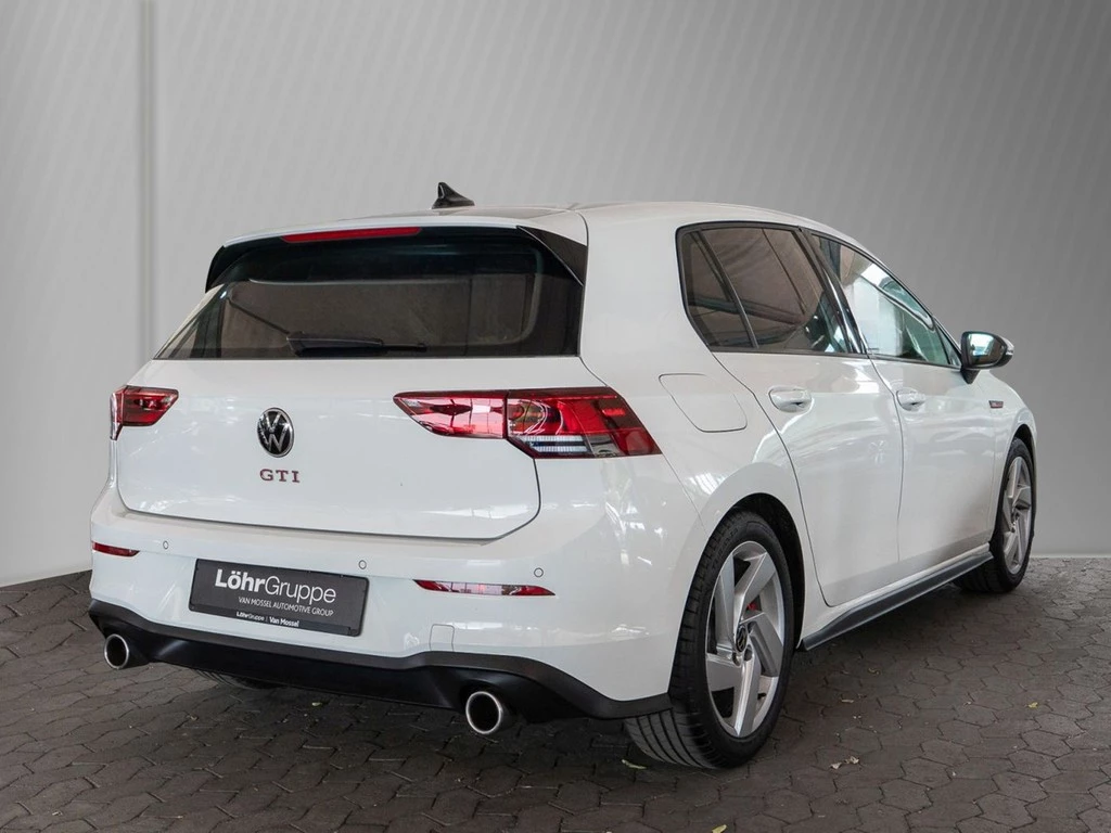 Volkswagen-Golf-image-3