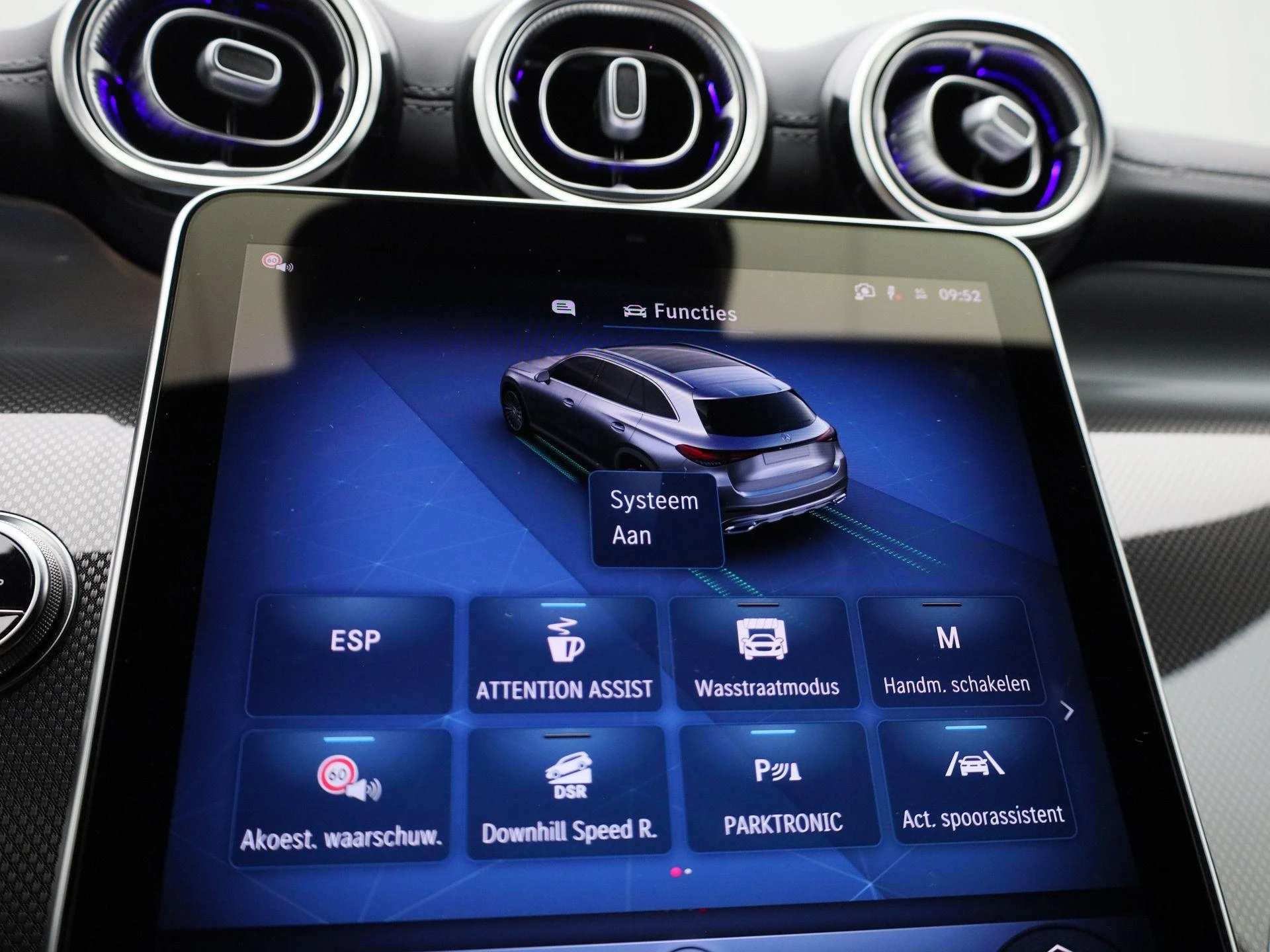 Mercedes-Benz-GLC-image-31