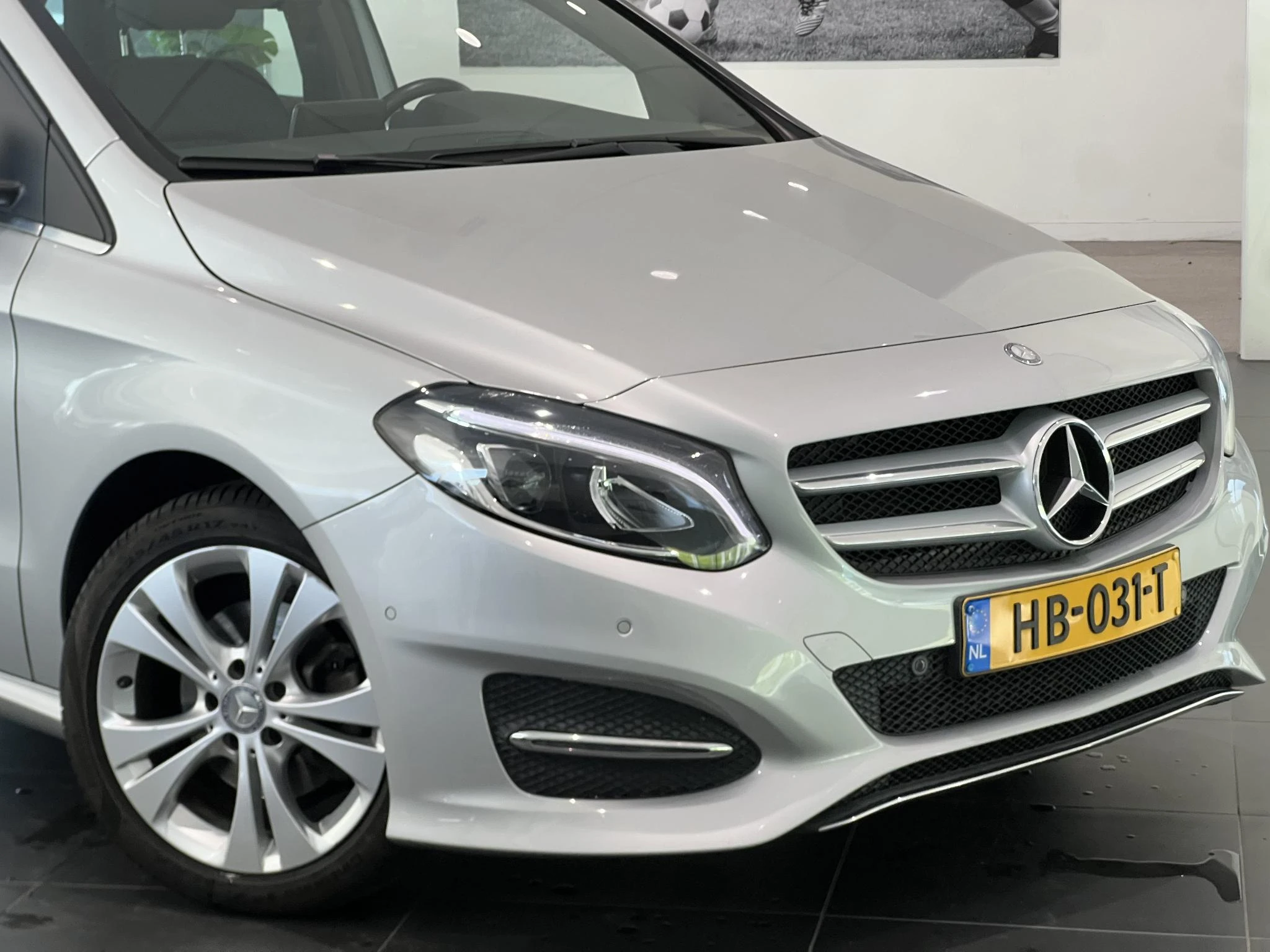 Mercedes-Benz-B-Klasse-image-16