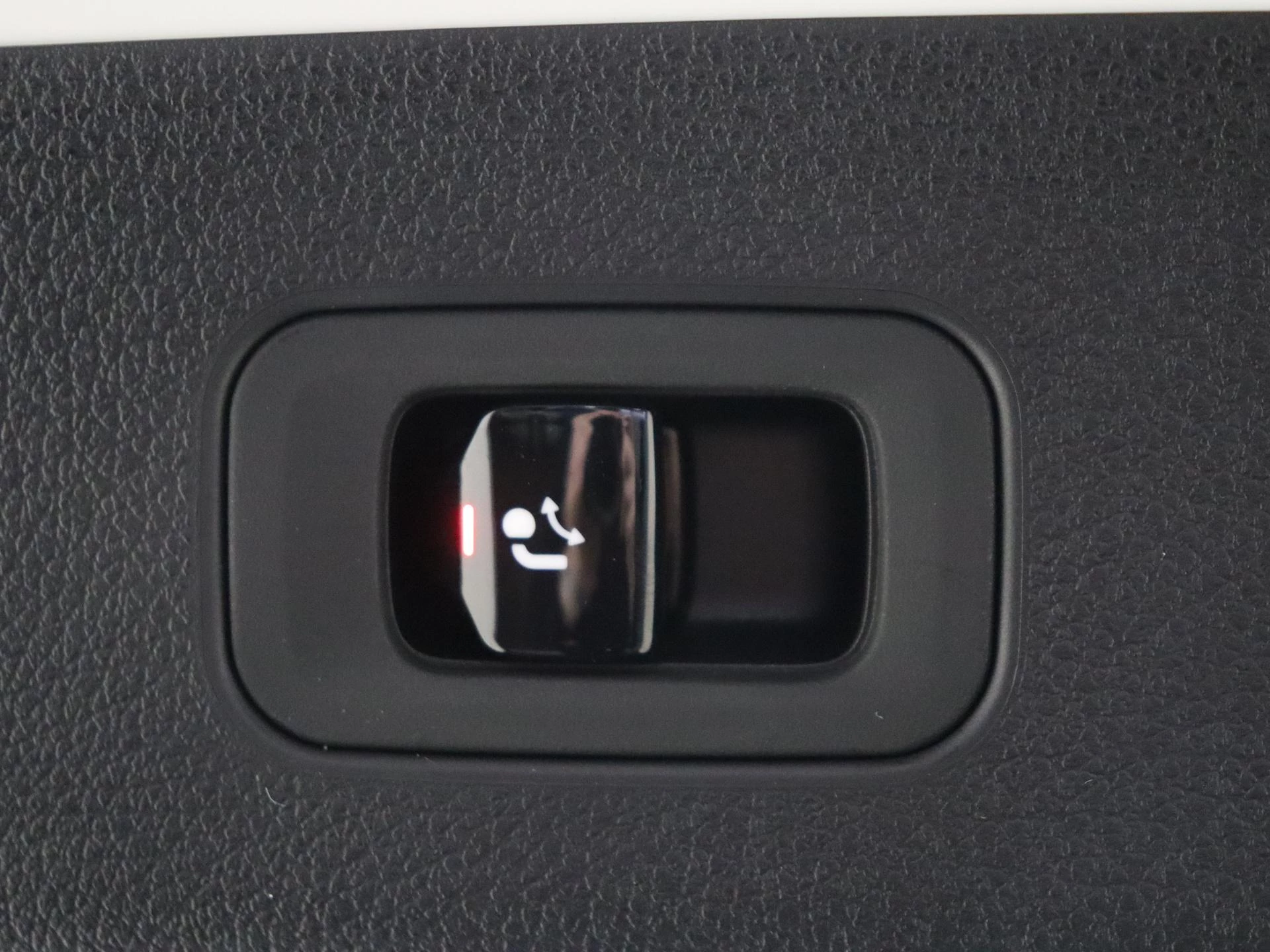 Mercedes-Benz-GLC-image-31