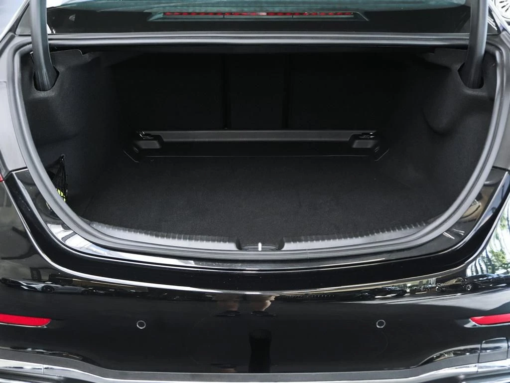 Mercedes-Benz-C-Klasse 300-image-15