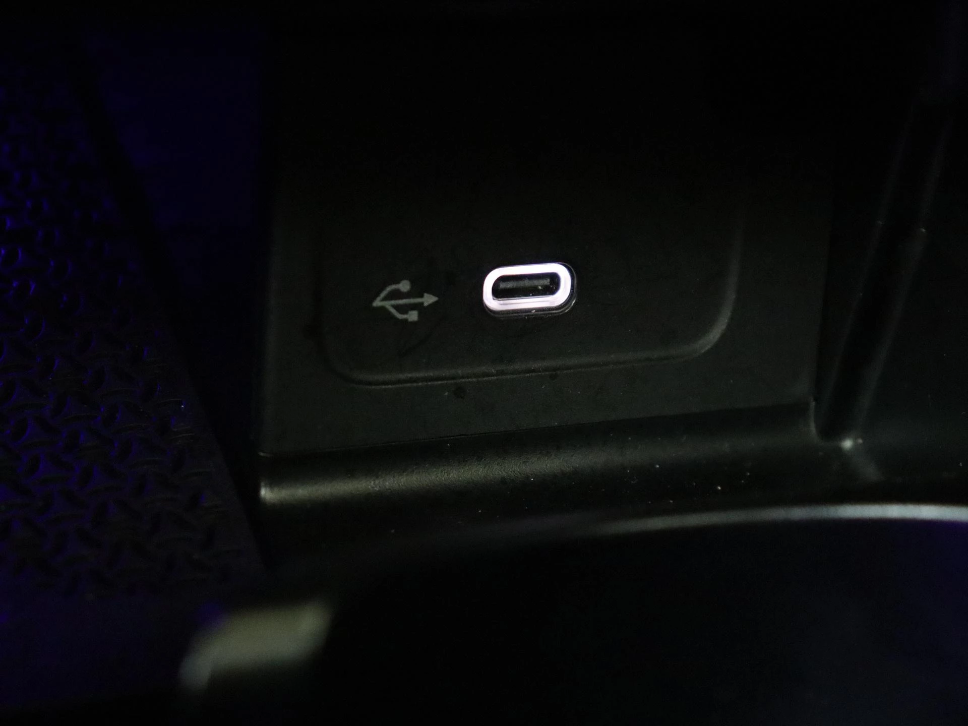 Mercedes-Benz-C-Klasse-image-20