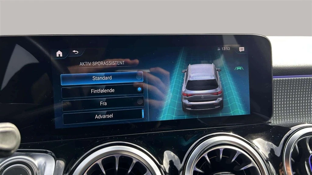 Mercedes-Benz-EQB-image-20