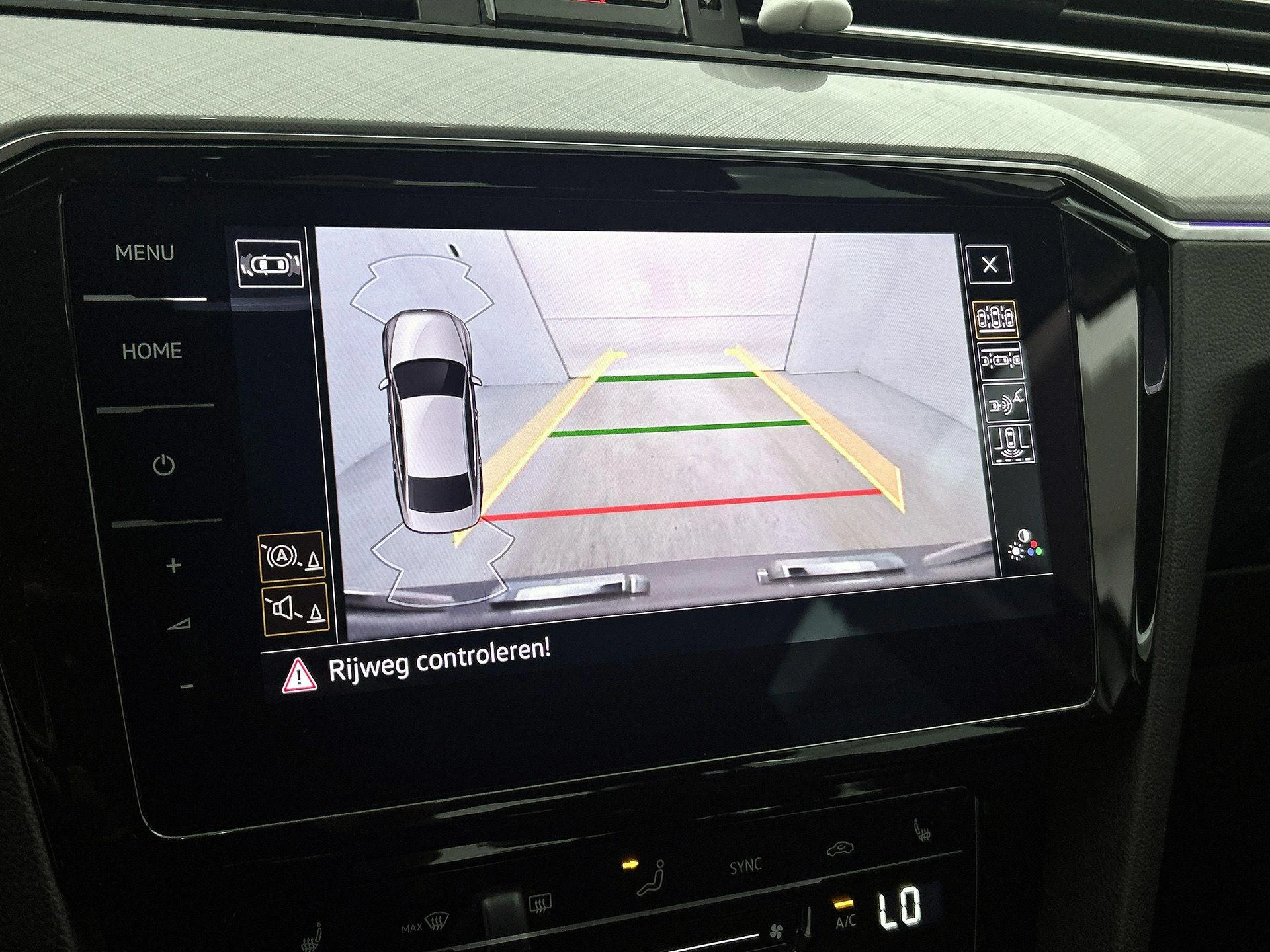 Volkswagen-Passat-image-10