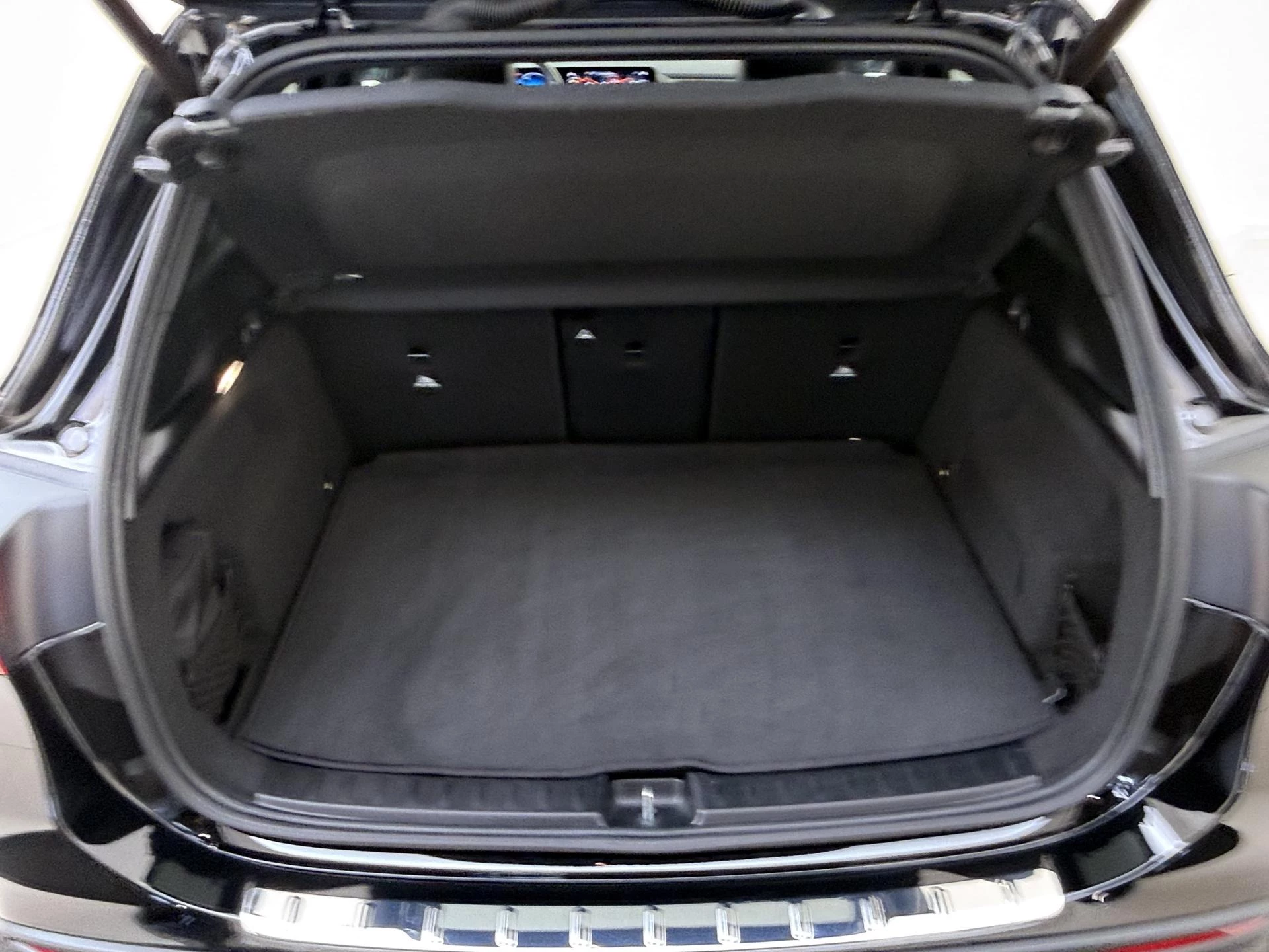 Mercedes-Benz-GLA-image-26