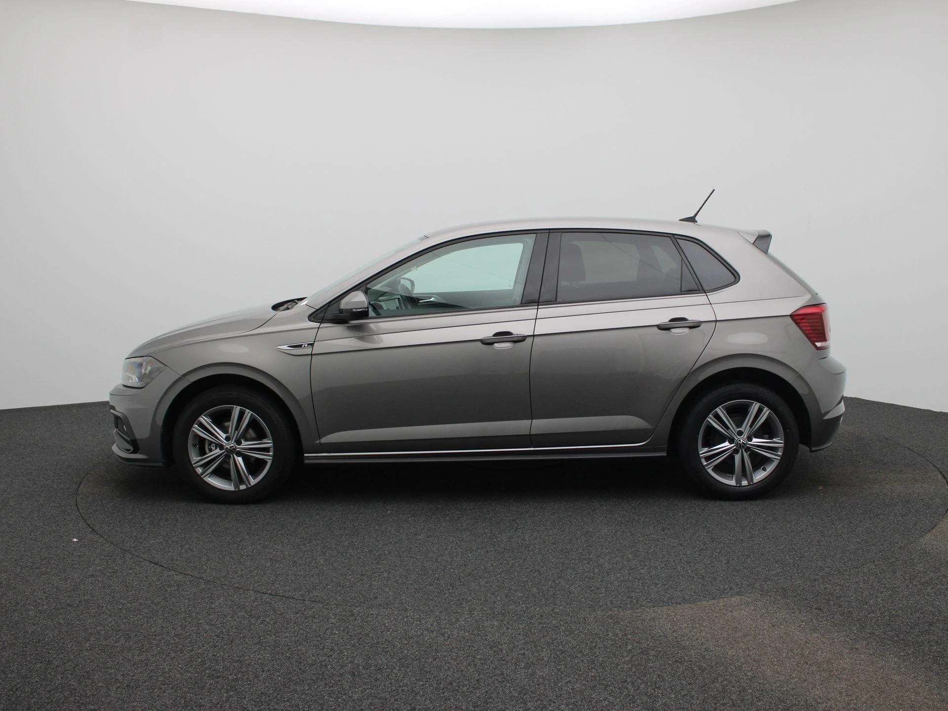 Volkswagen-Polo-image-3