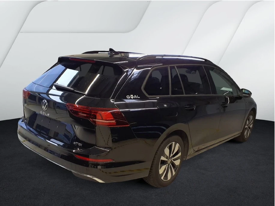 Volkswagen-Golf-image-1