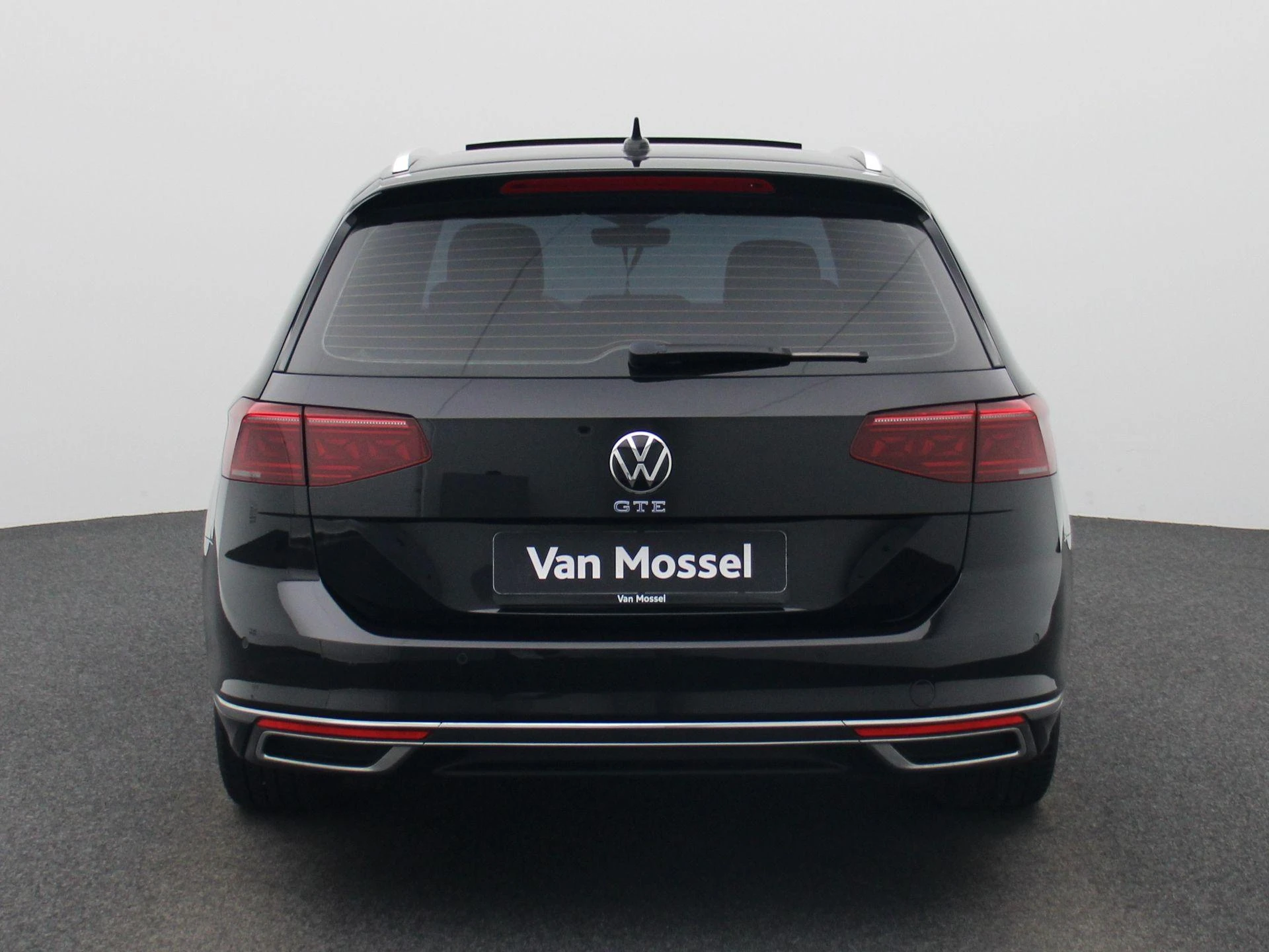 Volkswagen-Passat-image-4