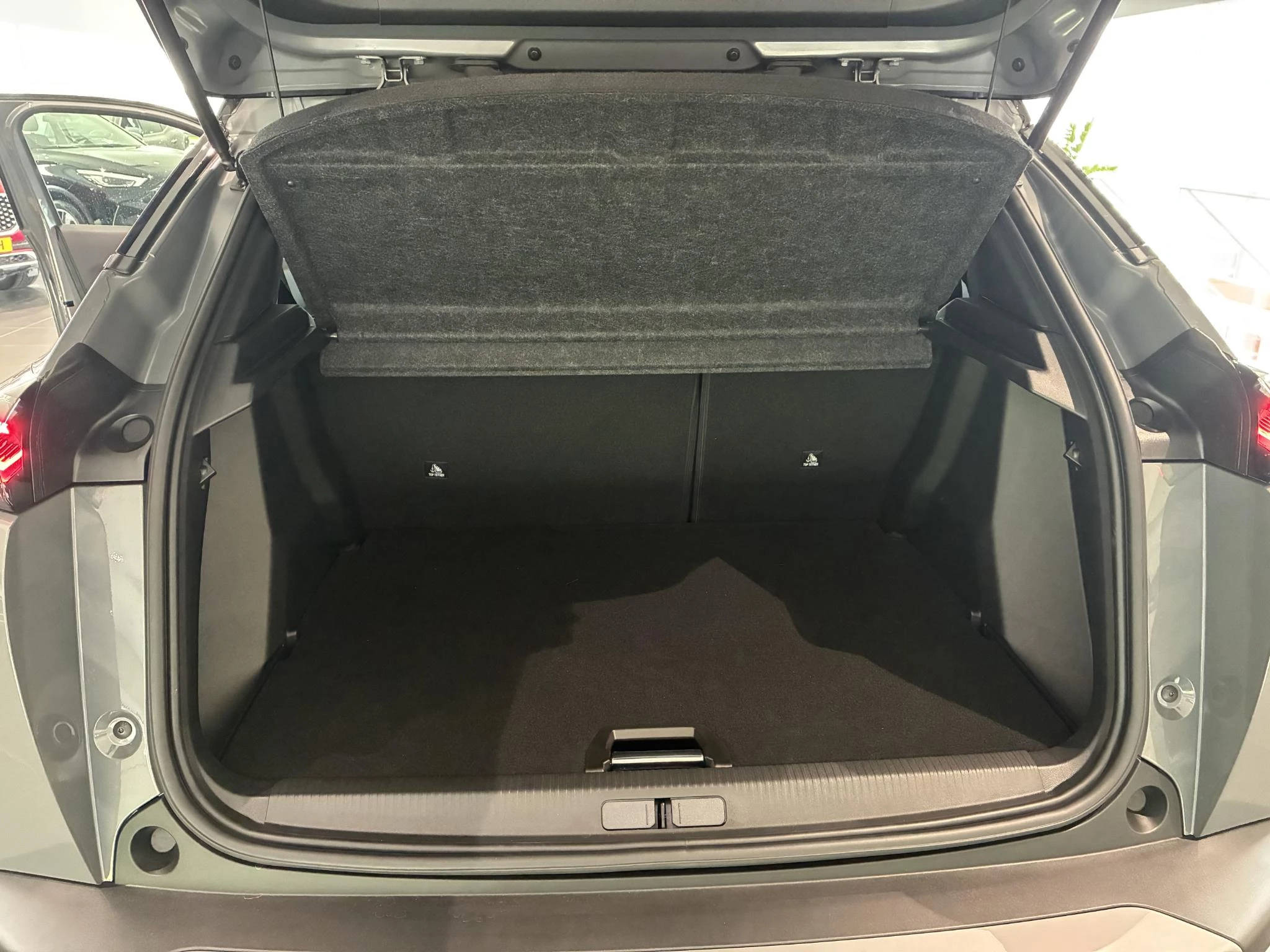 Peugeot e-2008 EV GT 54 kWh