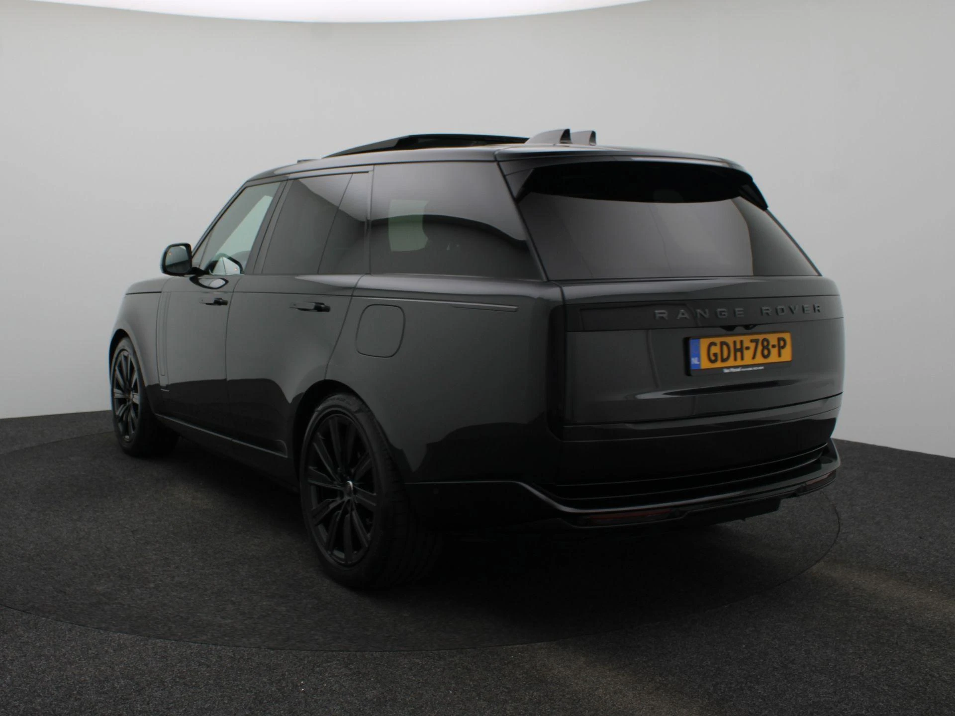 Land Rover-Range Rover-image-1