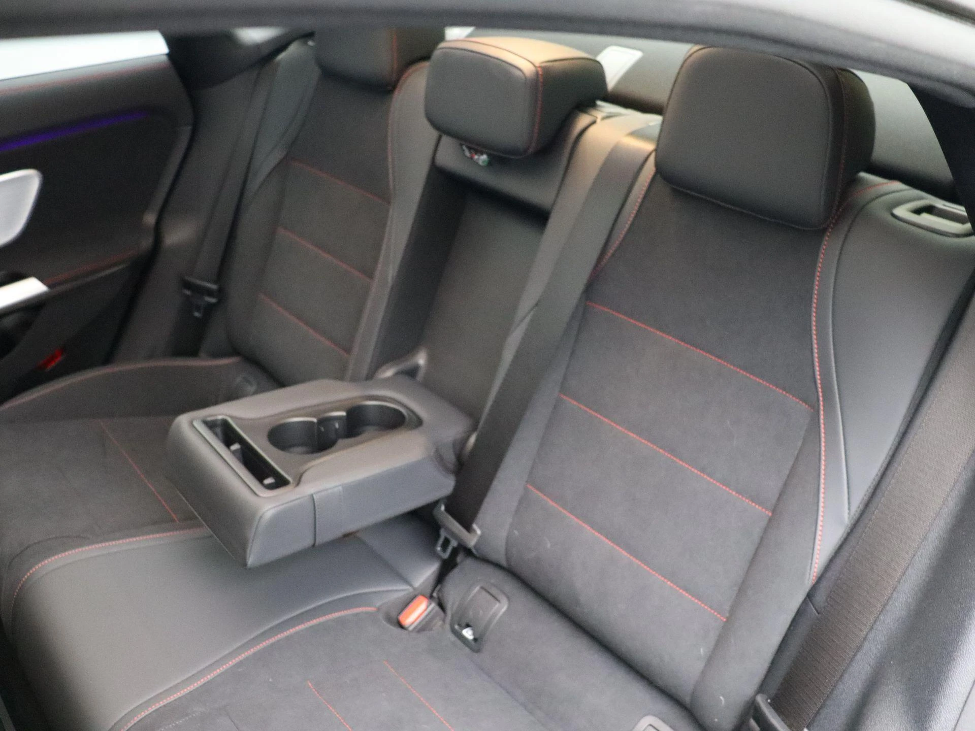 Mercedes-Benz-CLA-image-21