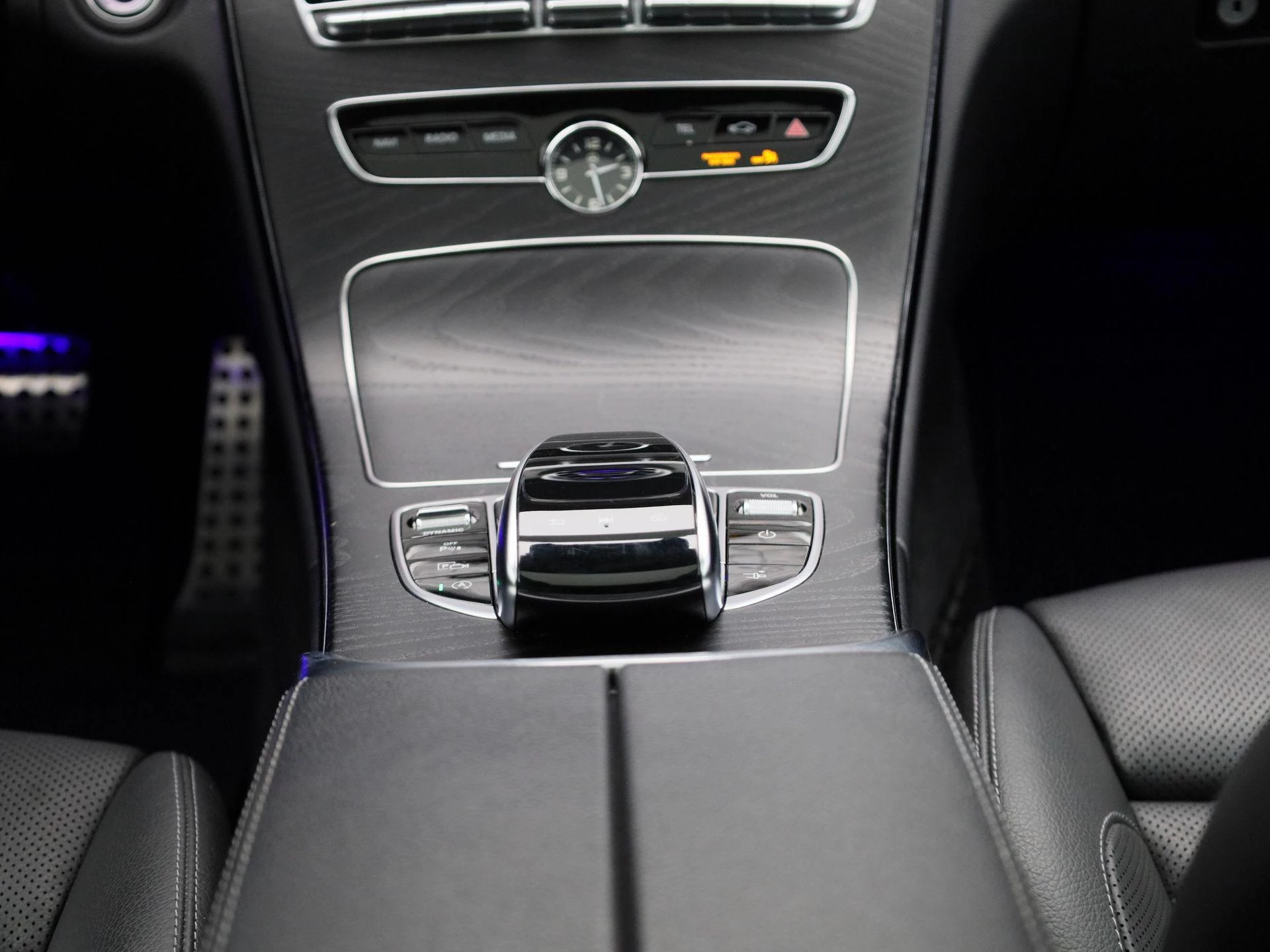 Mercedes-Benz-C-Klasse-image-9