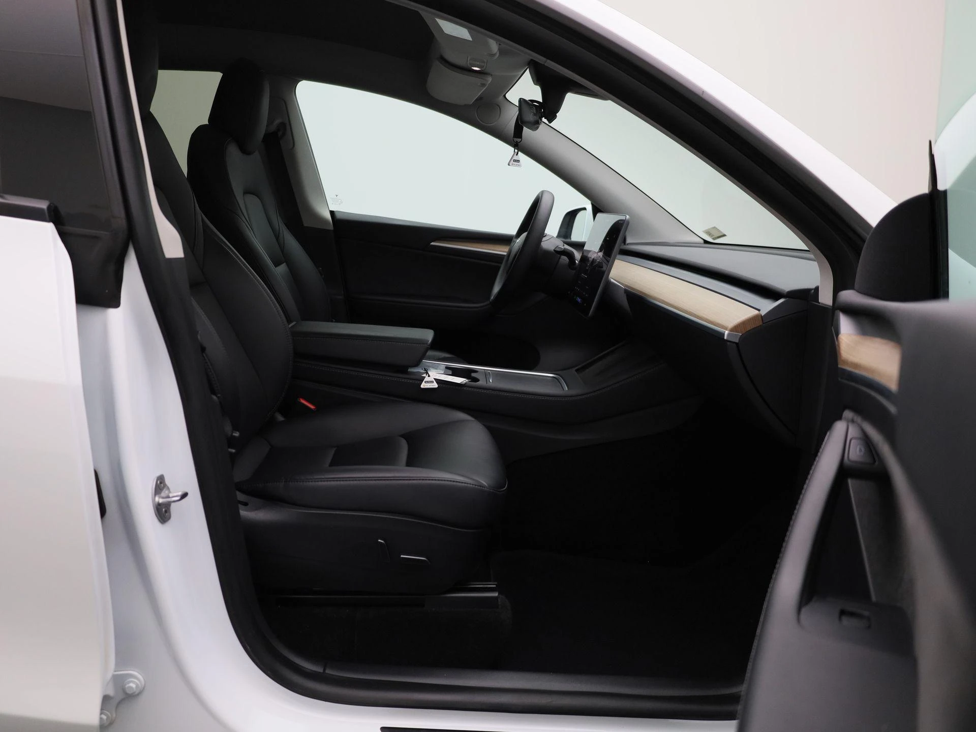 Tesla-Model Y-image-39