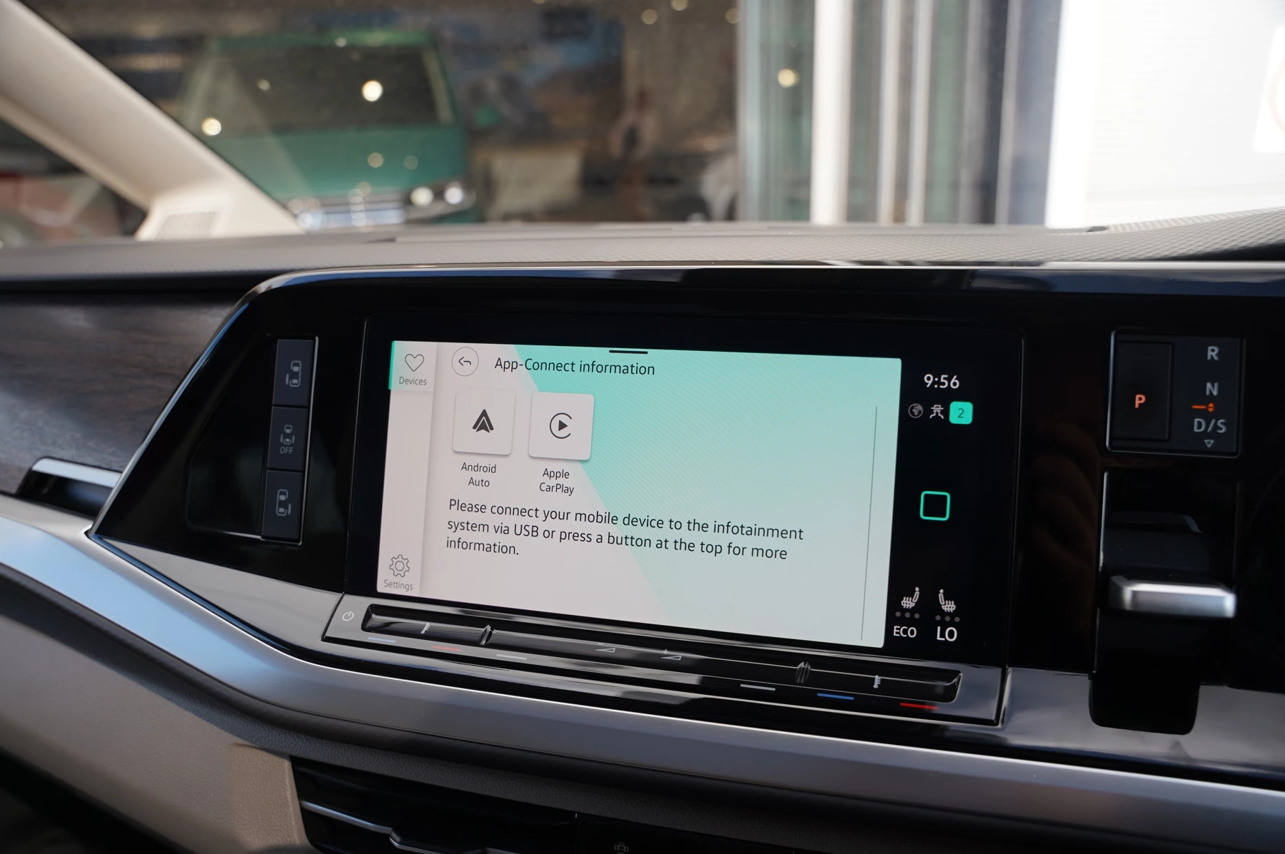 Volkswagen-Multivan-image-32