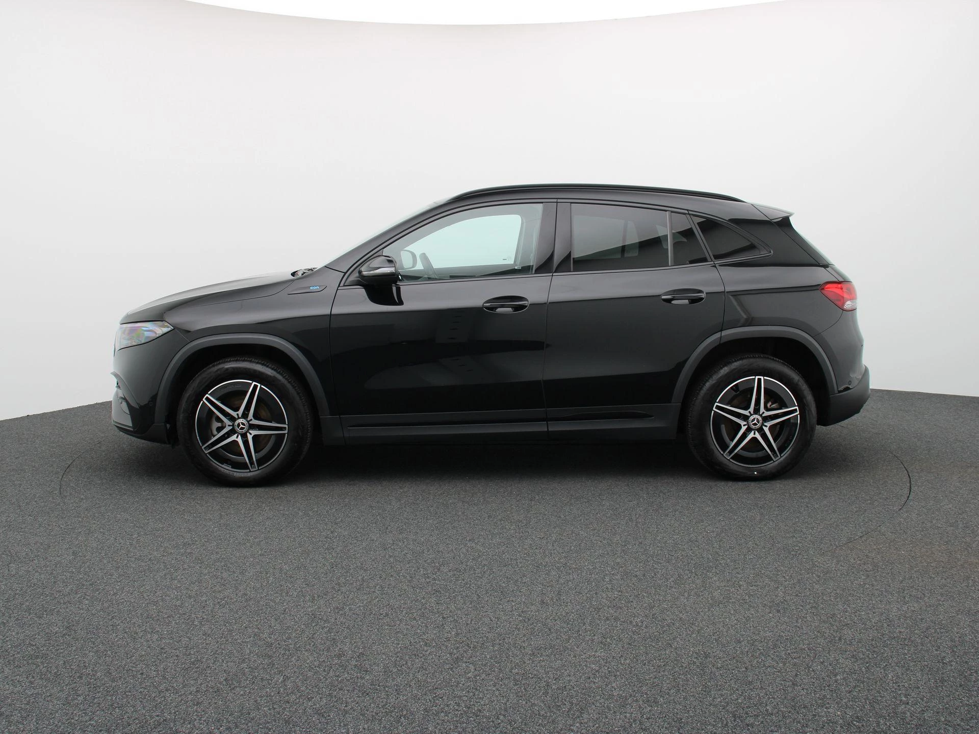 Mercedes-Benz EQA 250 AMG Line + PANORAMISCH DAK + NIGHTPAKKET +