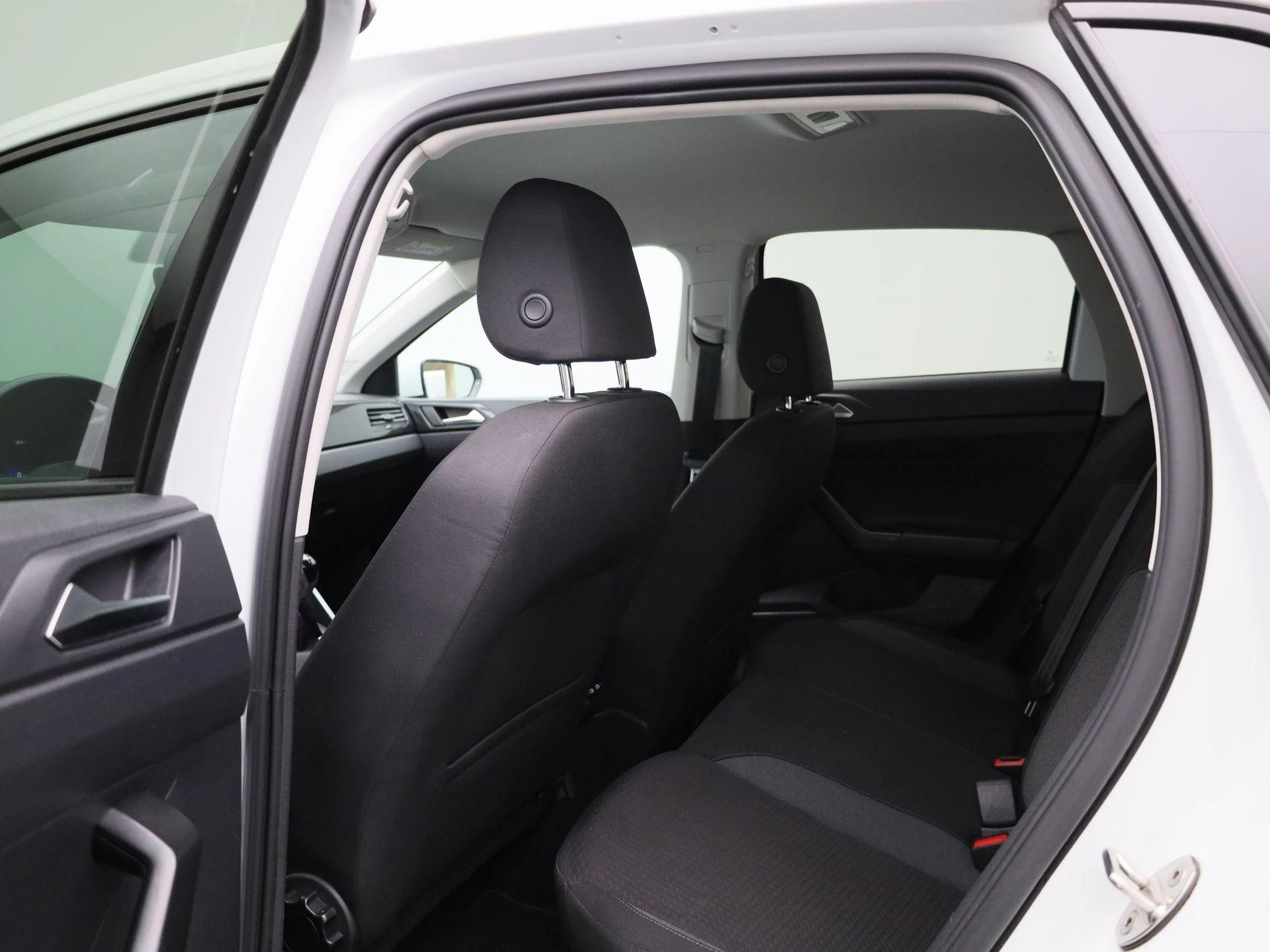 Volkswagen-Polo-image-9