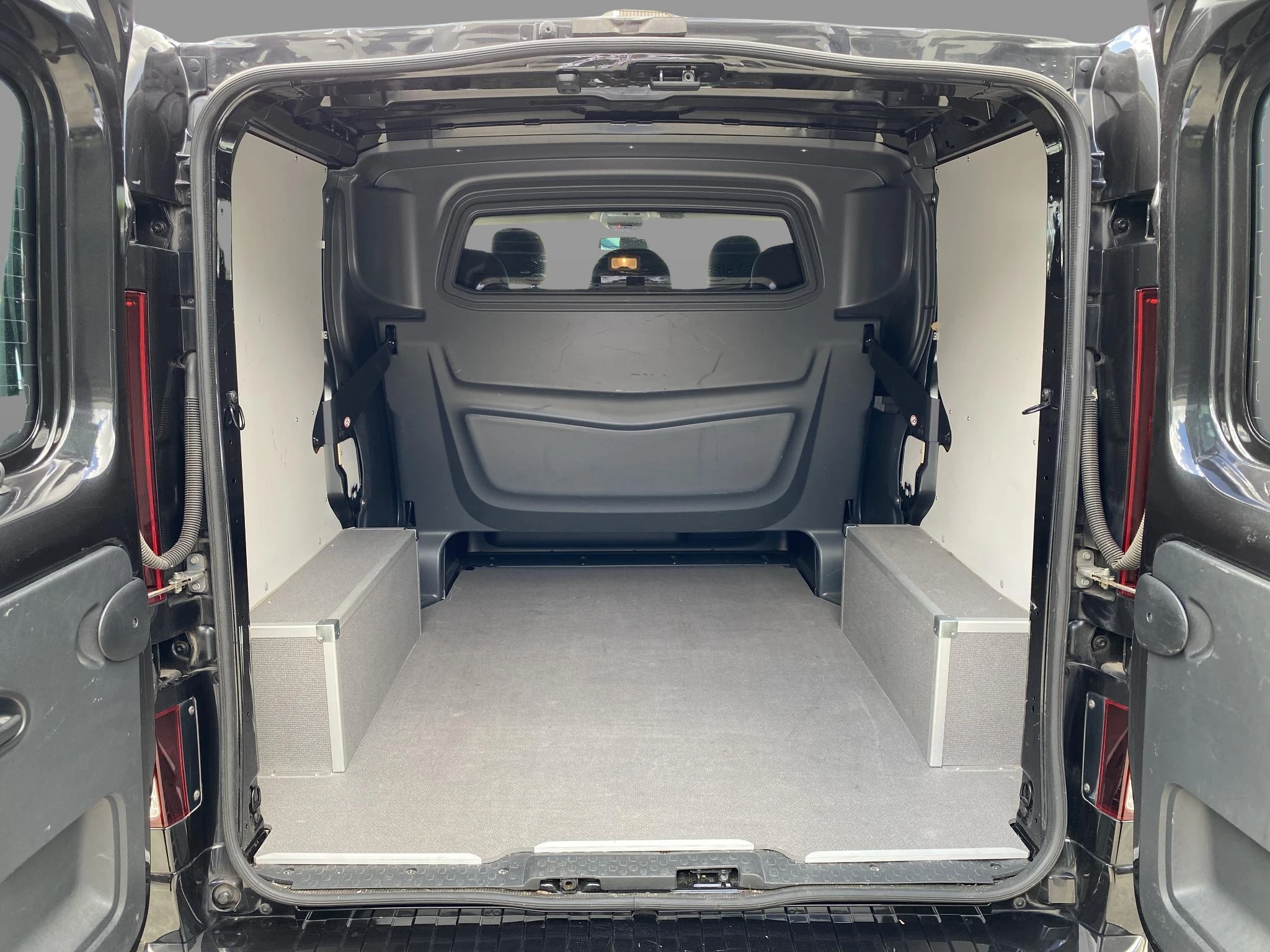 Opel-Vivaro-image-14