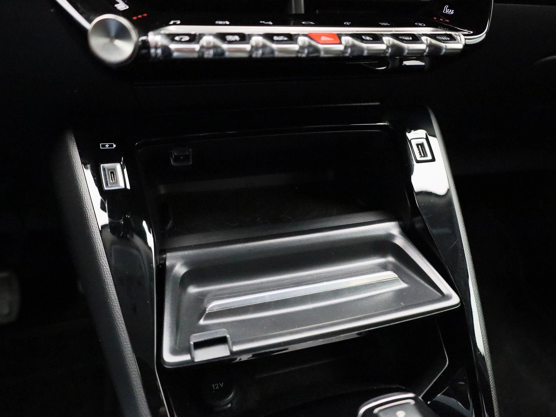 Peugeot-e-2008-image-27