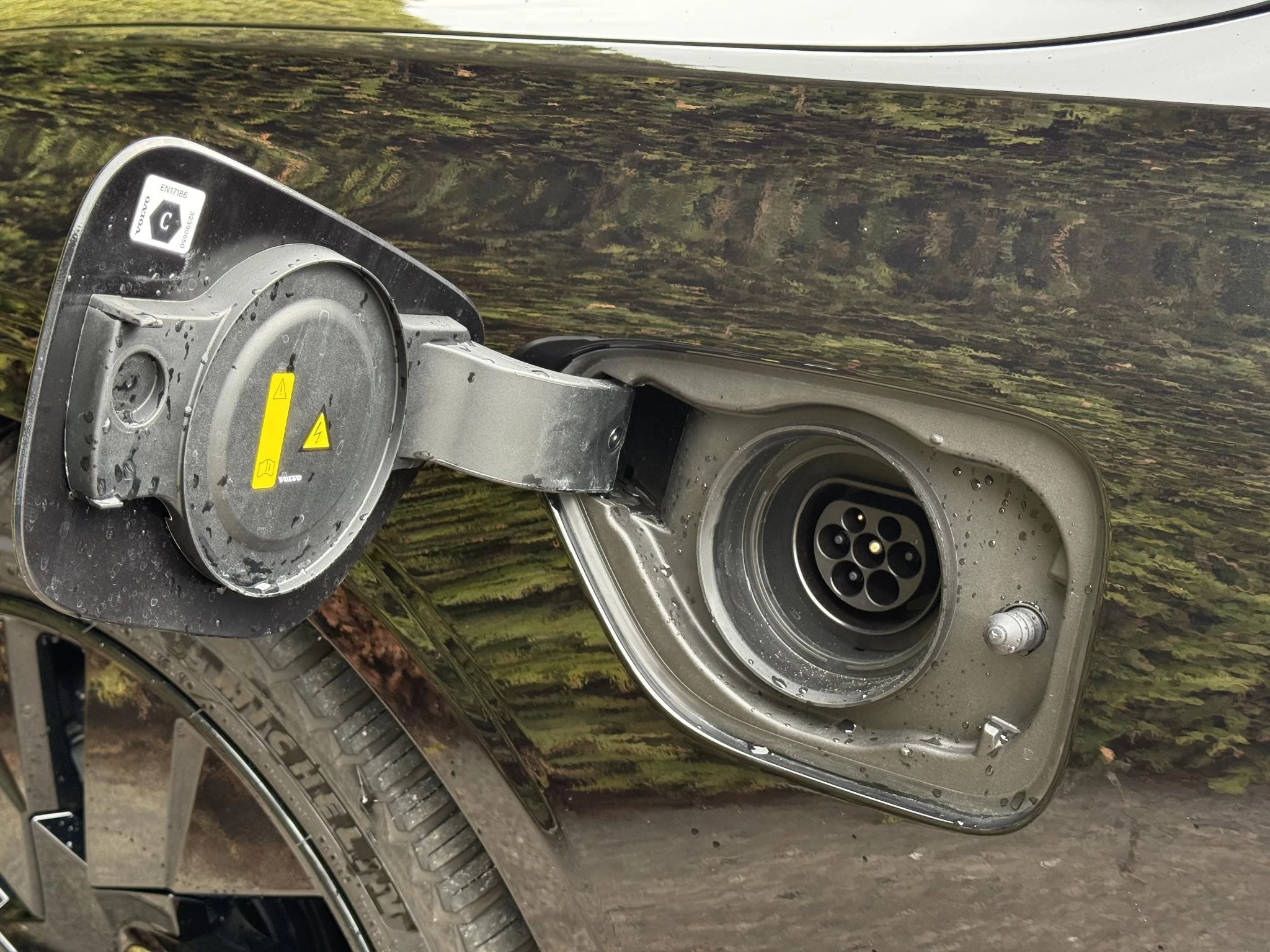 Volvo V60 T8 Plug-in hybrid AWD Ultra Dark