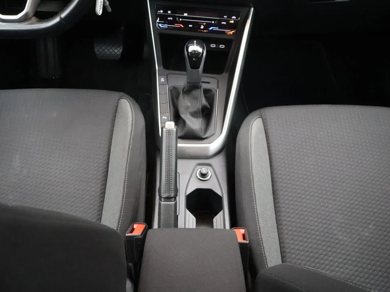 Volkswagen-Polo-image-19
