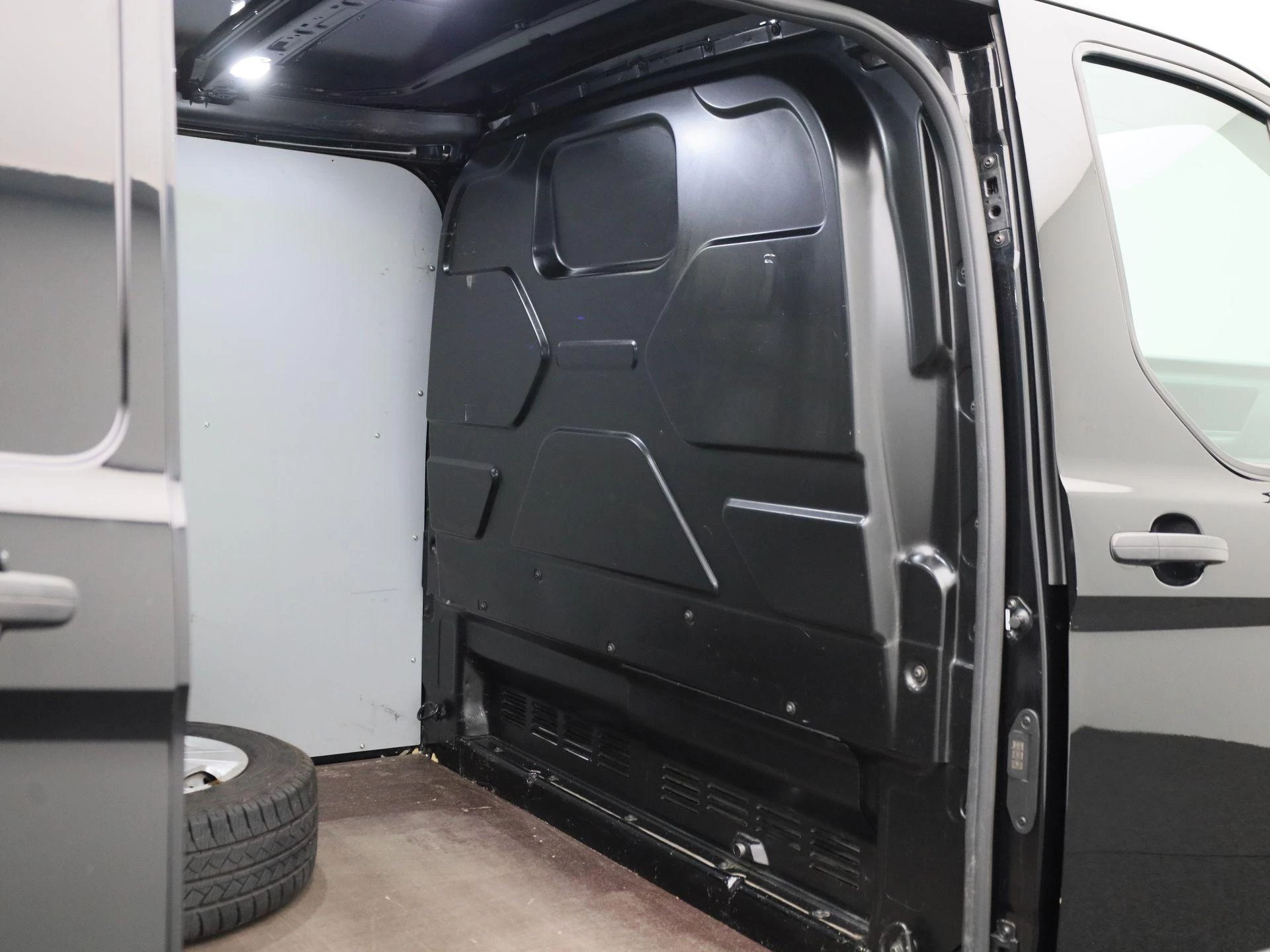 Ford-Transit Custom-image-19