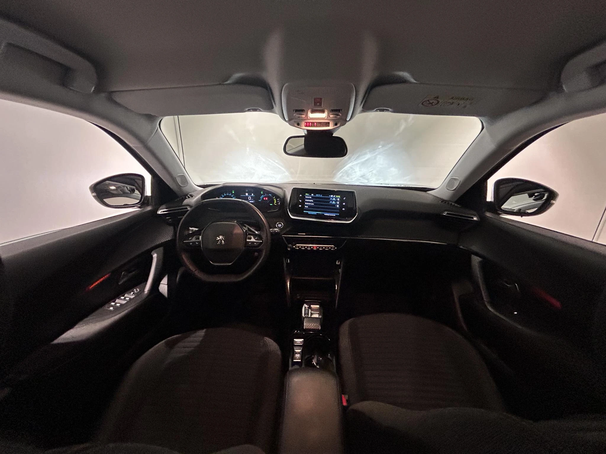 Peugeot-e-2008-image-14