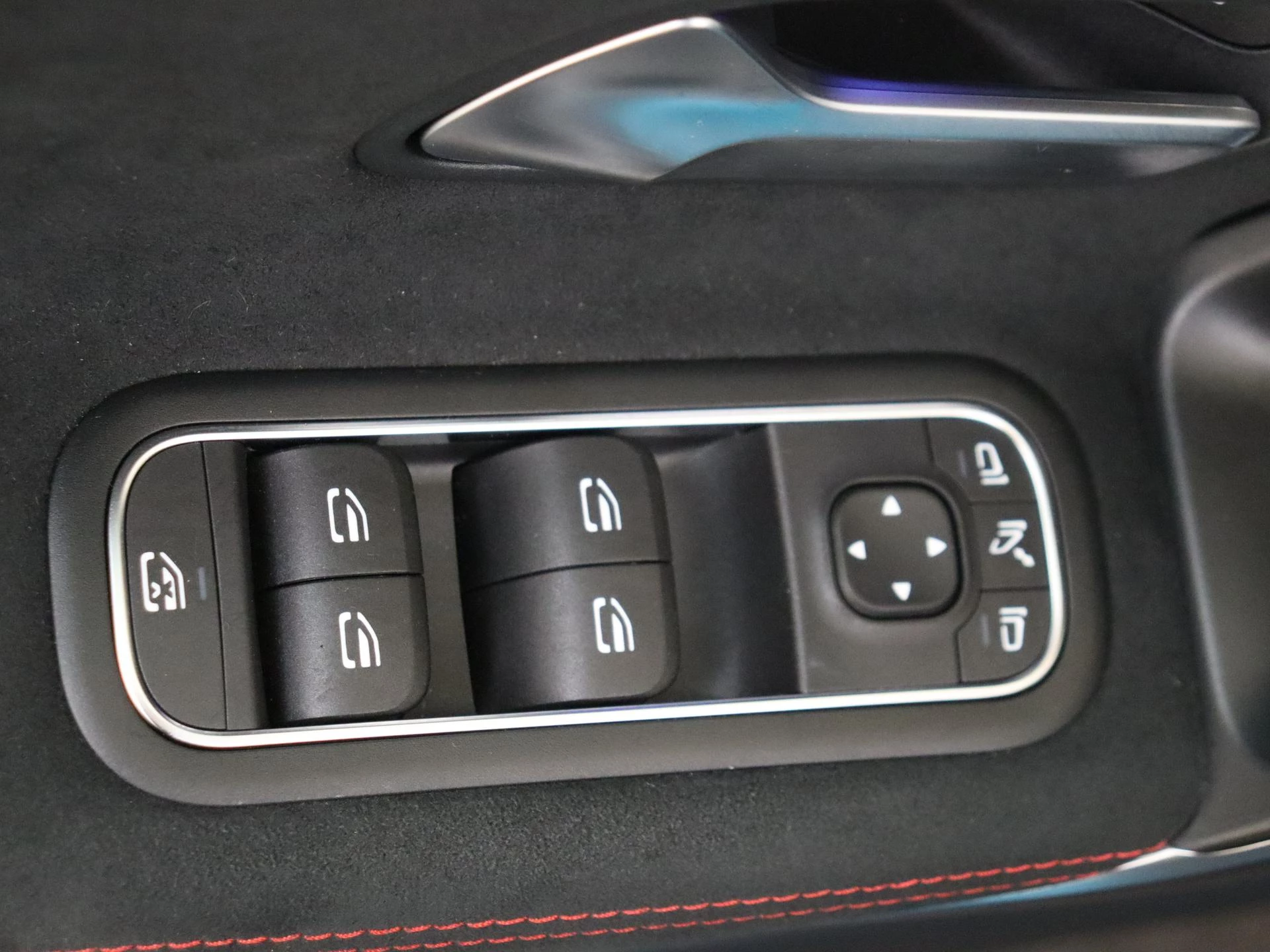 Mercedes-Benz-CLA-image-26