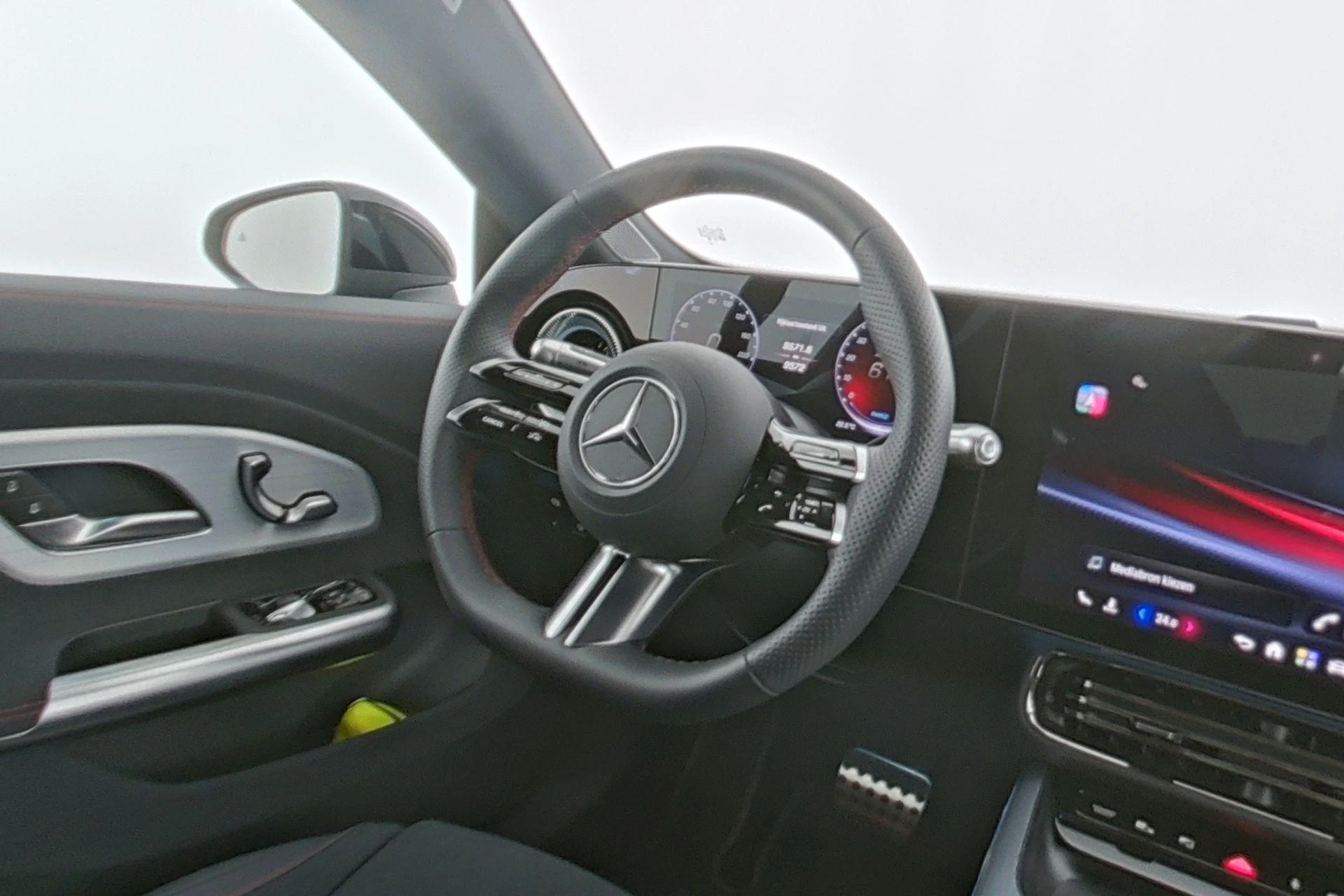 Mercedes-Benz-CLA-image-12