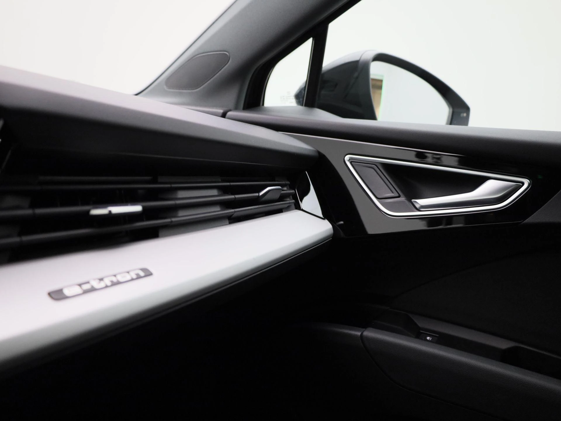 Audi-Q4 e-tron-image-23