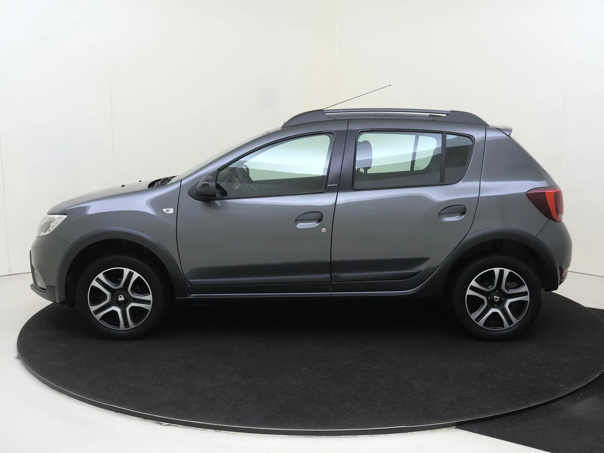 Dacia-Sandero Stepway-image-7