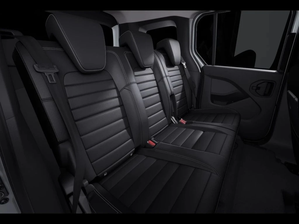 Mercedes-Benz-EQT 200-image-11