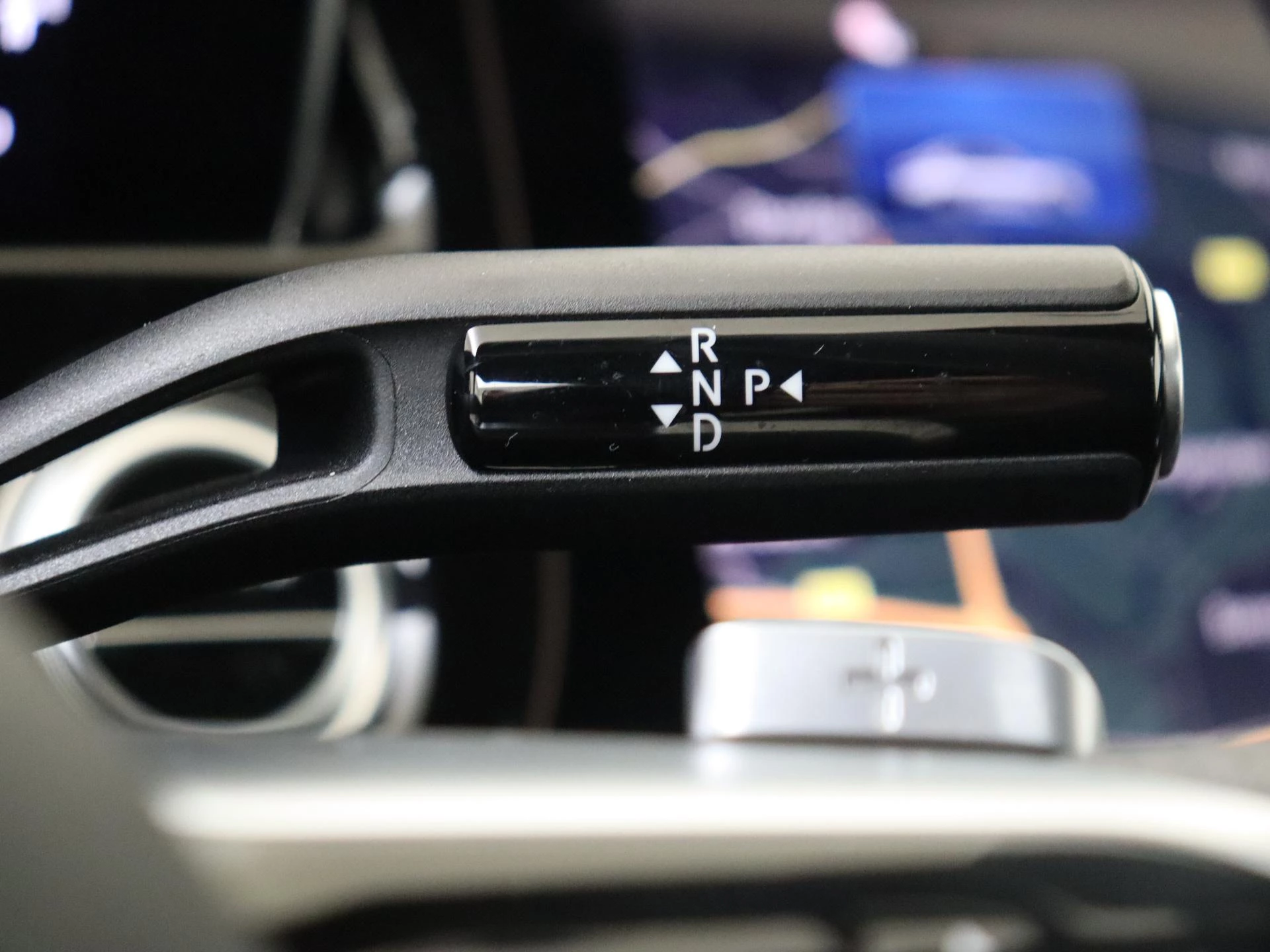 Mercedes-Benz-E-Klasse-image-16