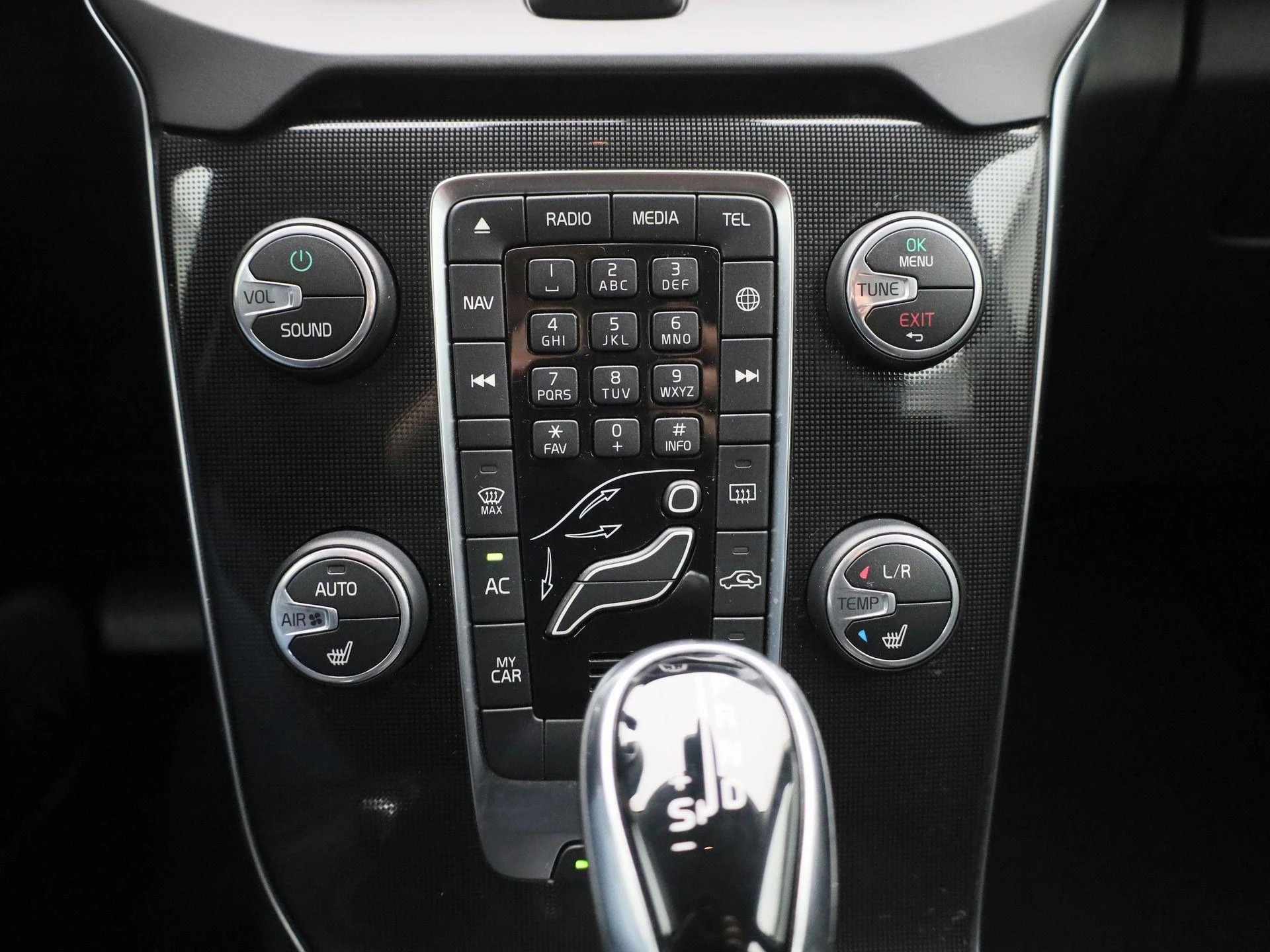 Volvo-V40-image-17