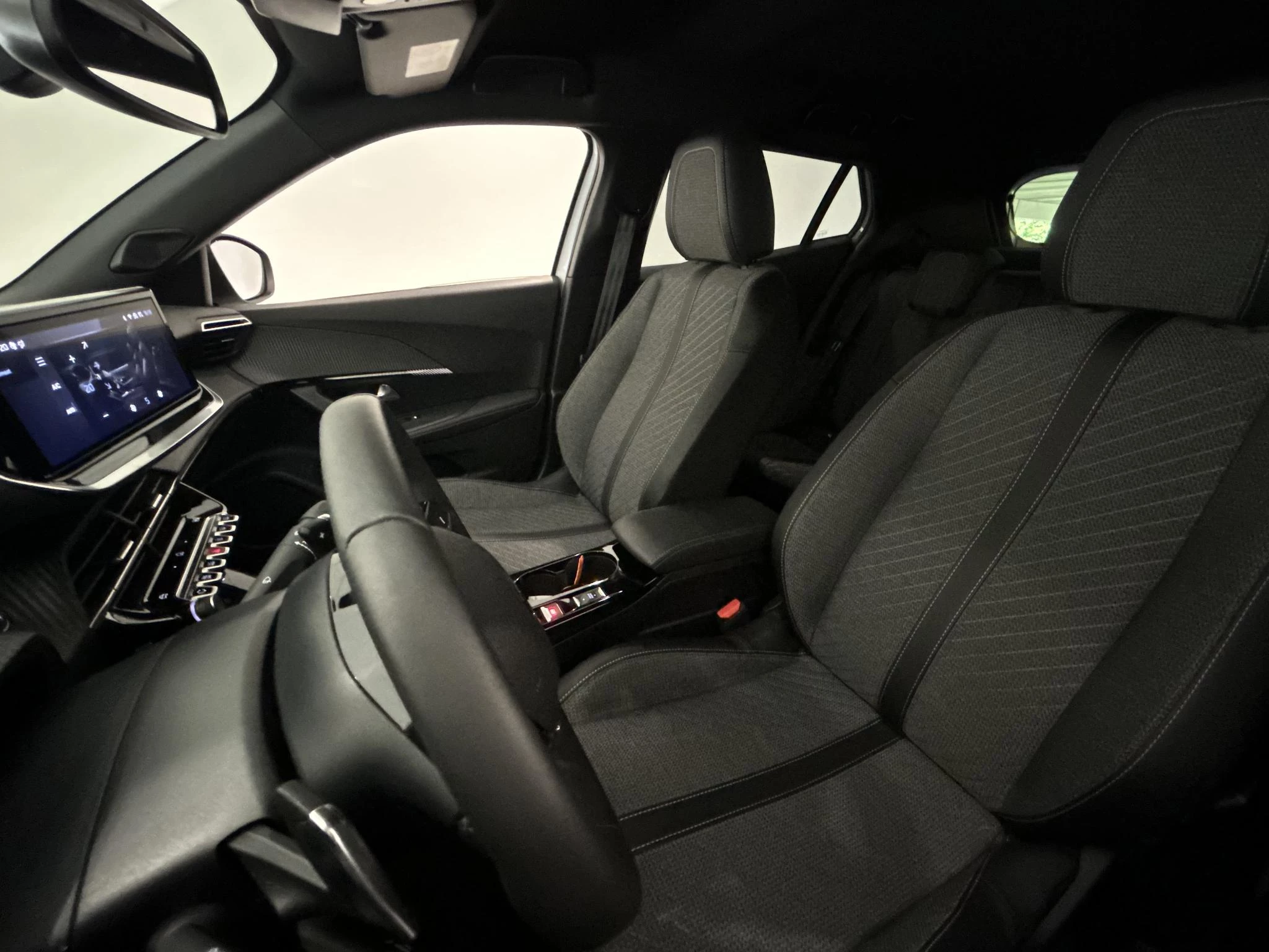 Peugeot 2008 1.2 Hybrid 145 Allure