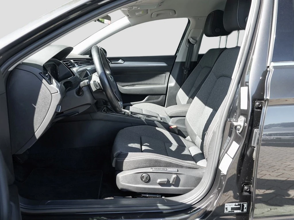 Volkswagen-Passat-image-18