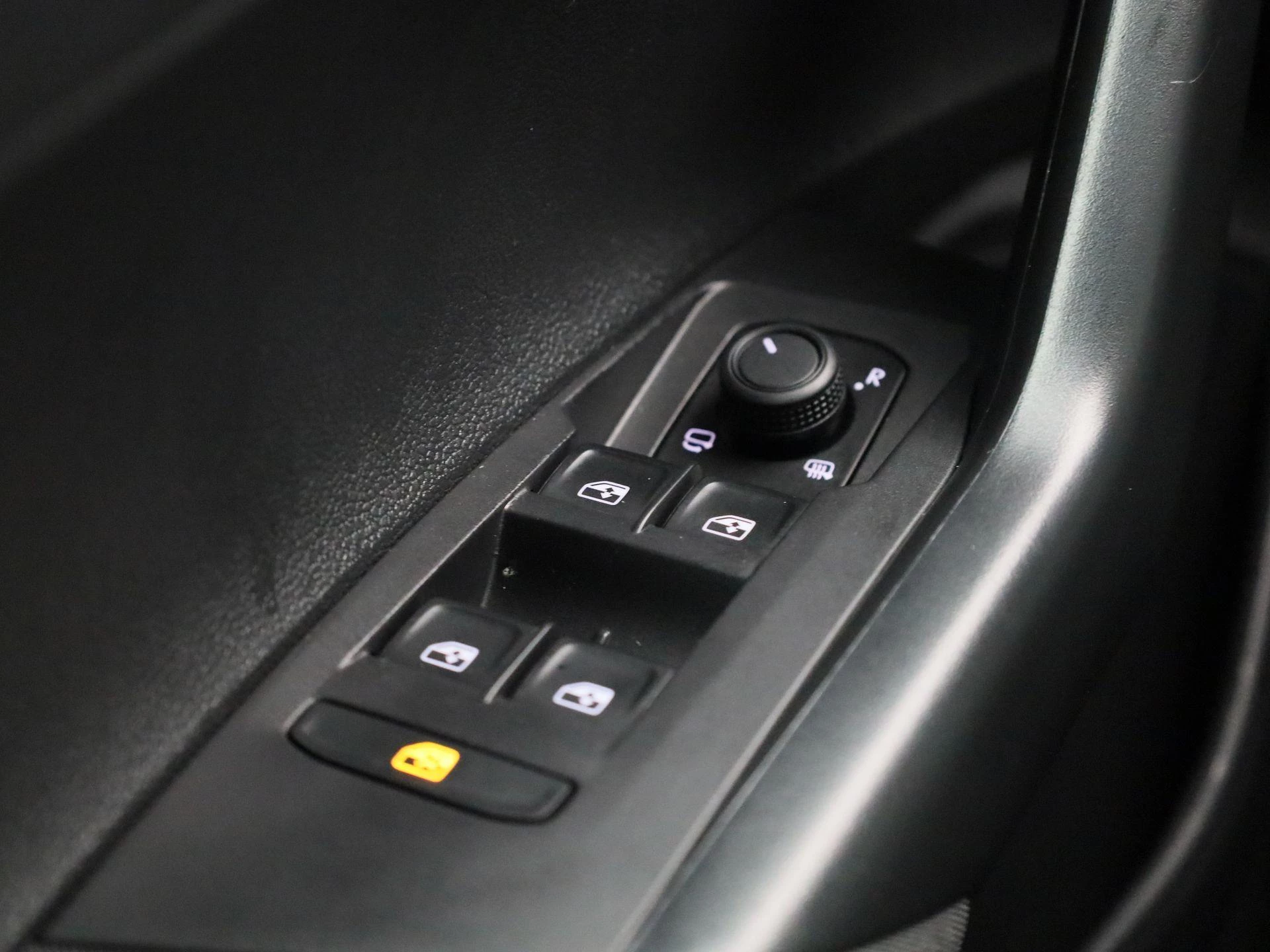 Volkswagen-Polo-image-27