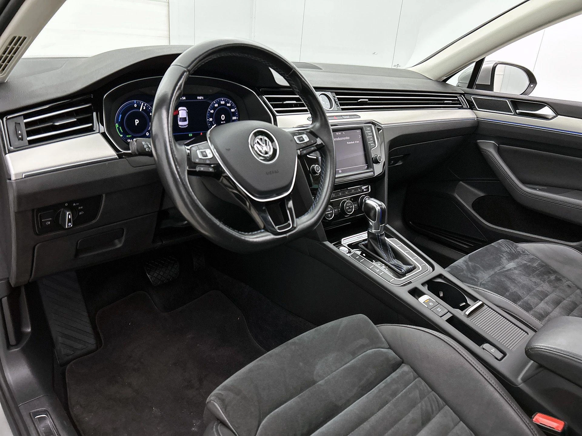 Volkswagen-Passat-image-18