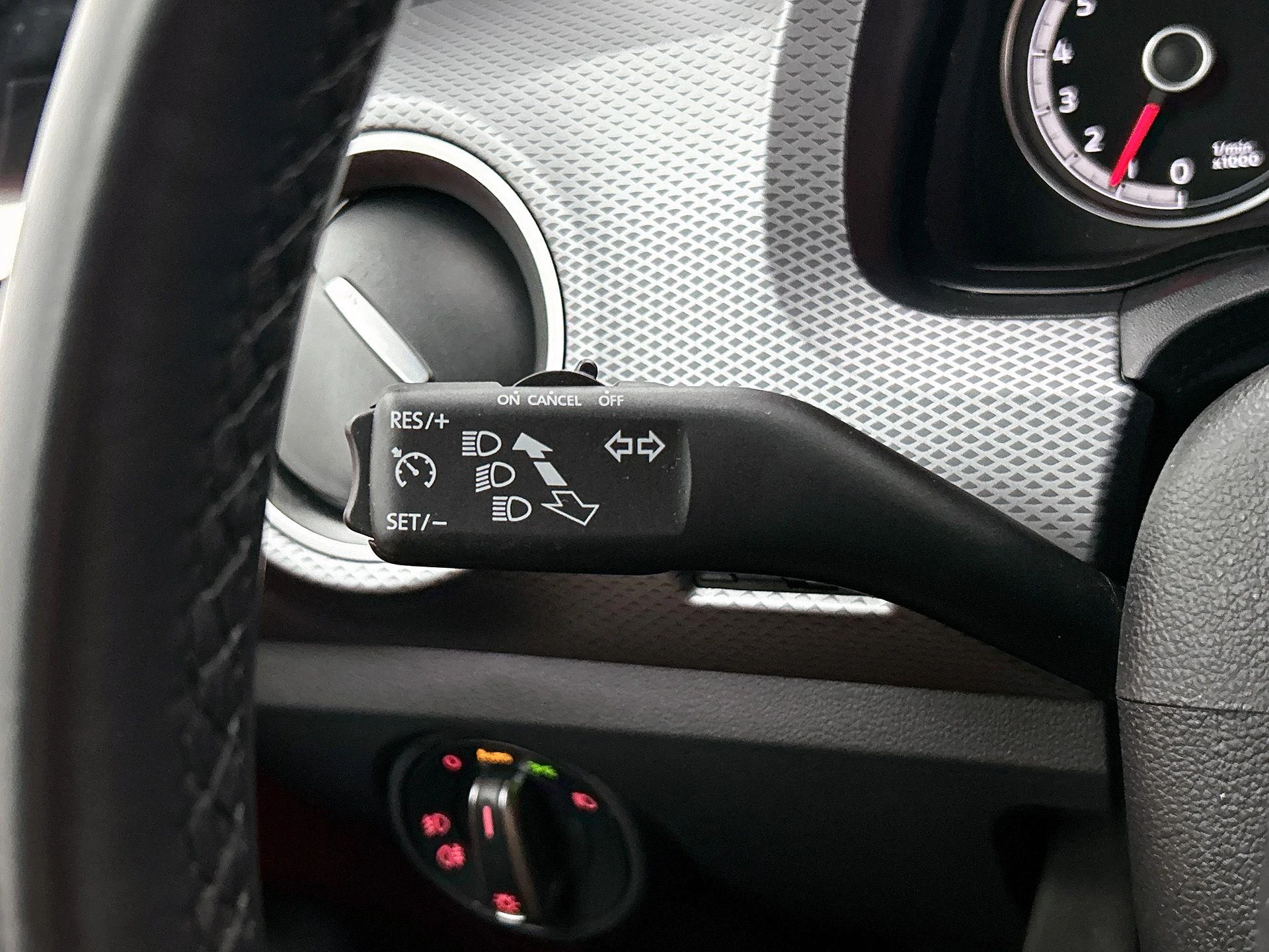 Volkswagen-up!-image-5