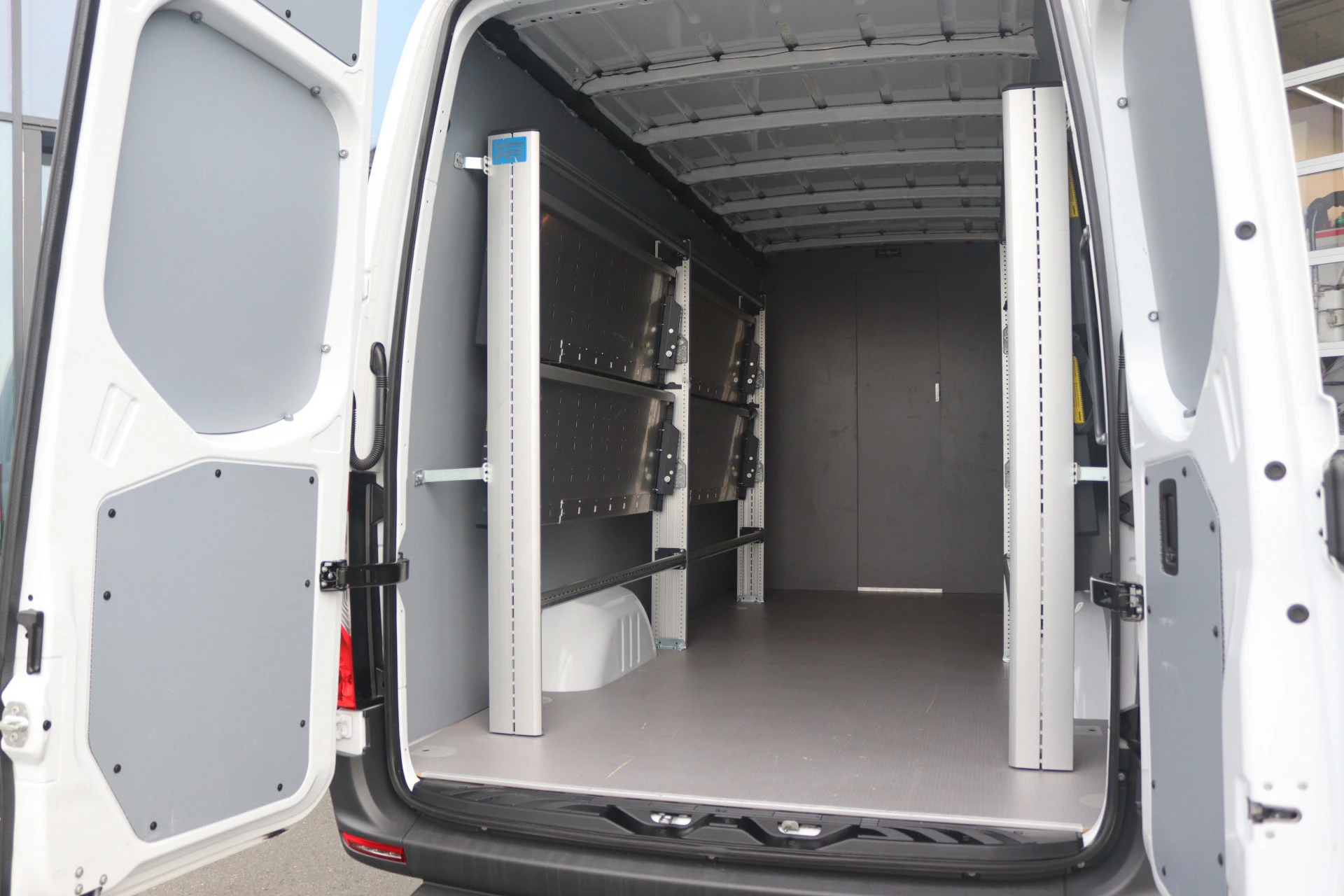 Mercedes-Benz-eSprinter-image-7