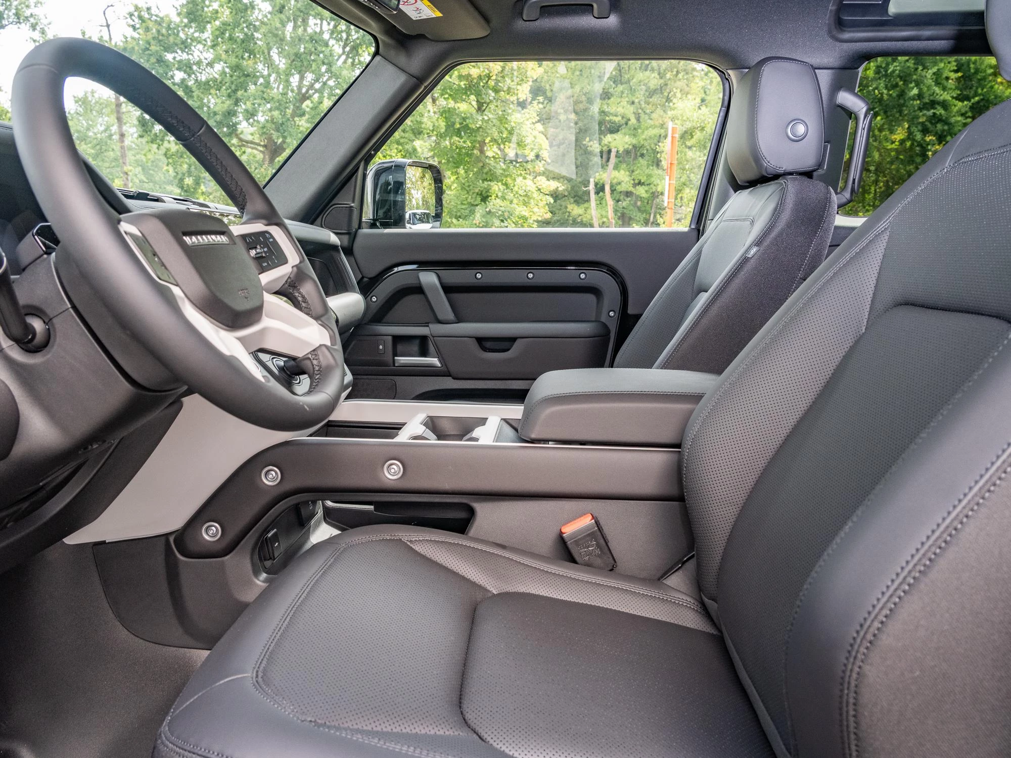 Land Rover Defender 90 D200 S AWD Auto. 26MY