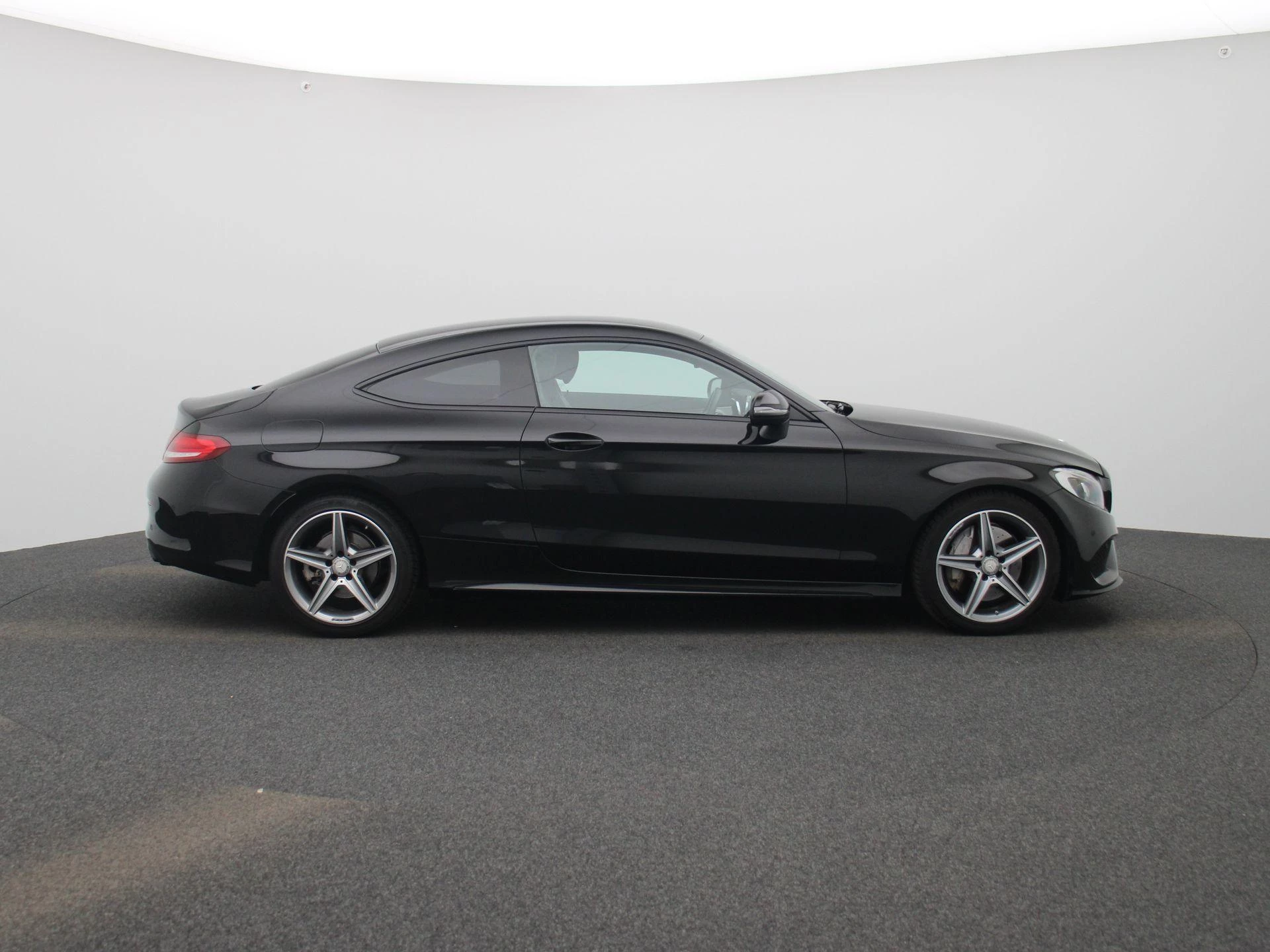 Mercedes-Benz-C-Klasse-image-5