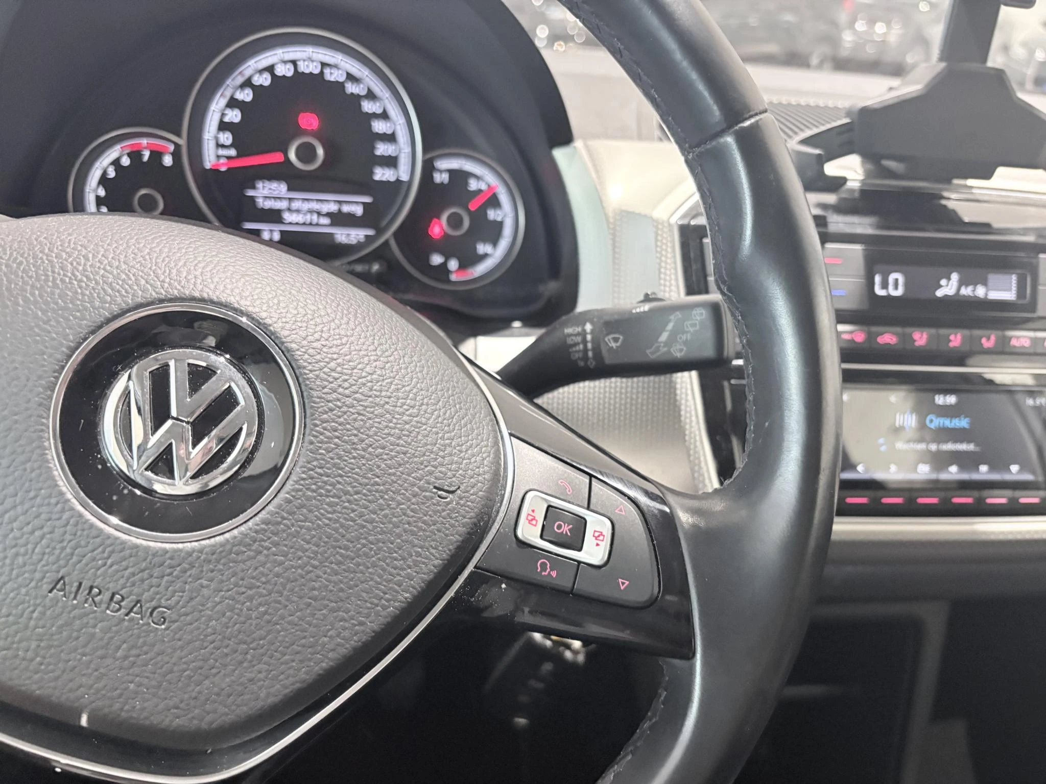 Volkswagen-up!-image-14