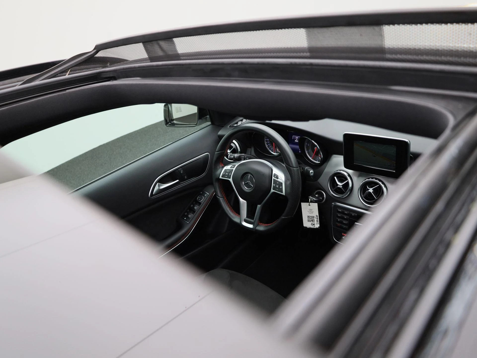 Mercedes-Benz-GLA-image-34