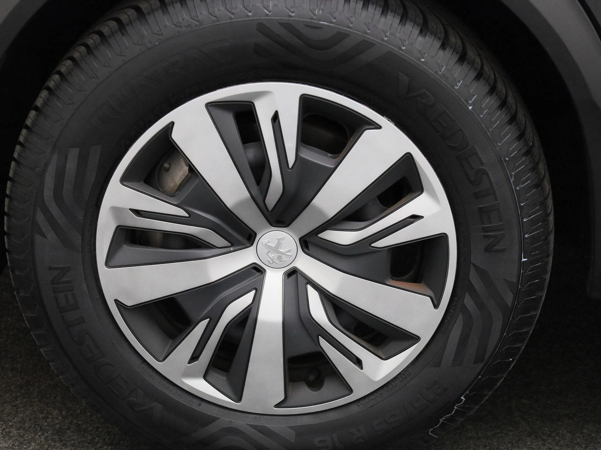 Peugeot e-2008 EV Active 50 kWh
