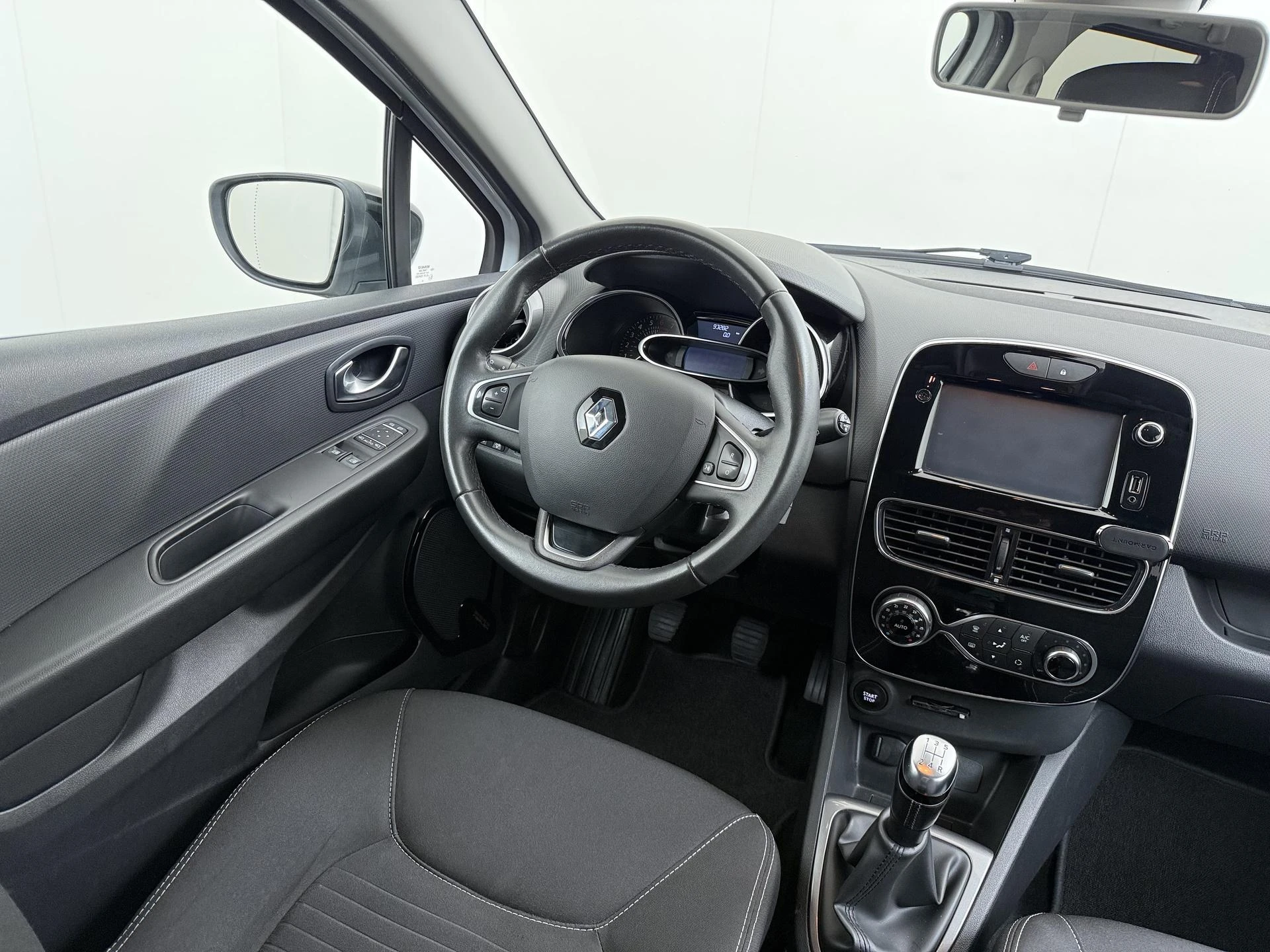 Renault-Clio-image-16