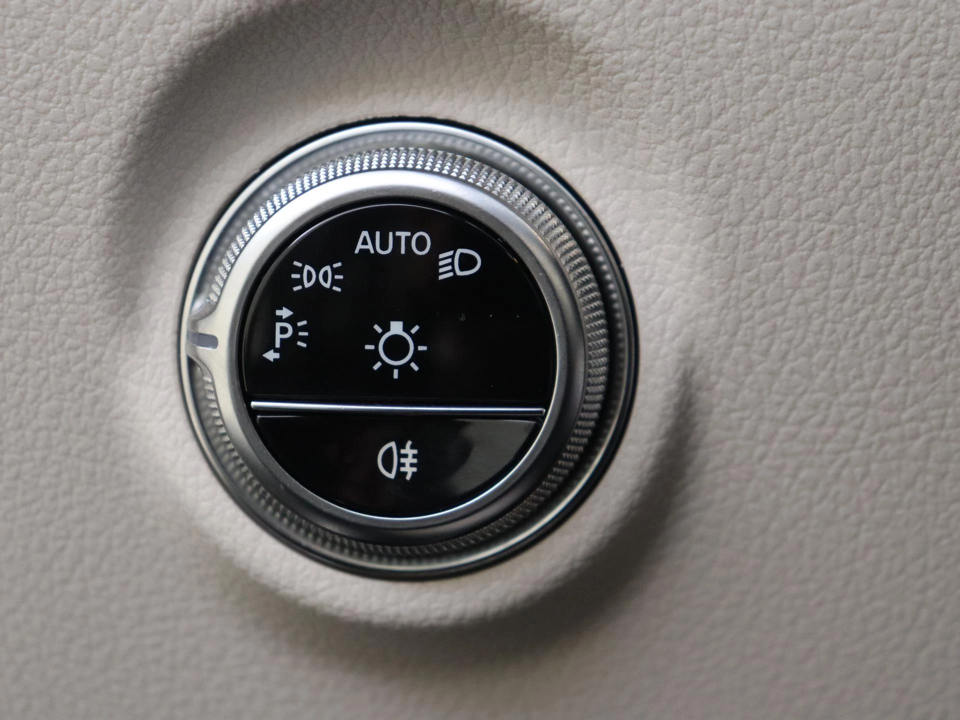 Mercedes-Benz-CLE-image-22