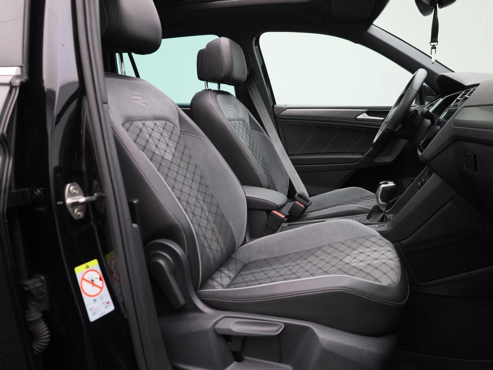 Volkswagen-Tiguan-image-37