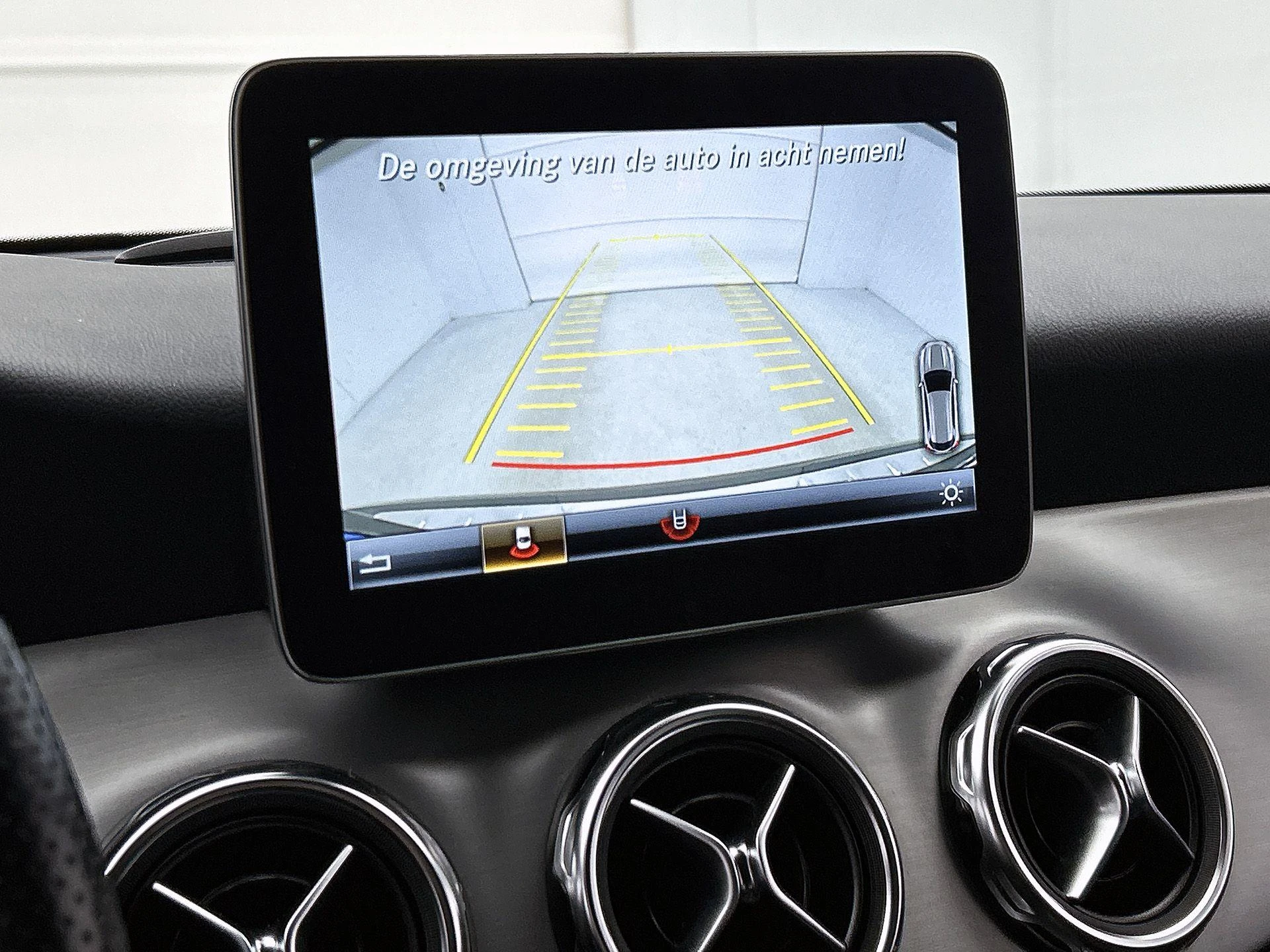 Mercedes-Benz-GLA-image-15