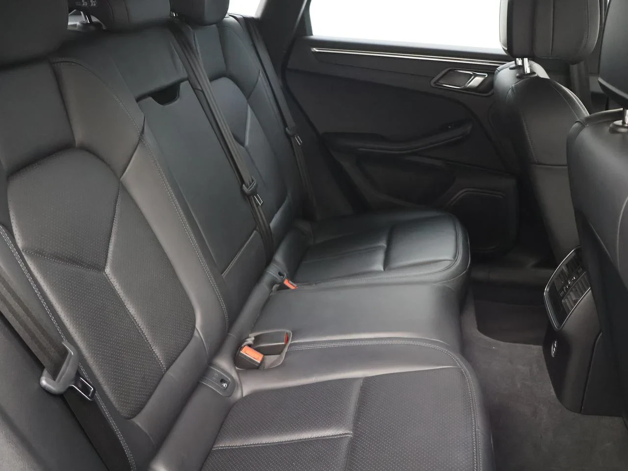 Porsche-Macan-image-12